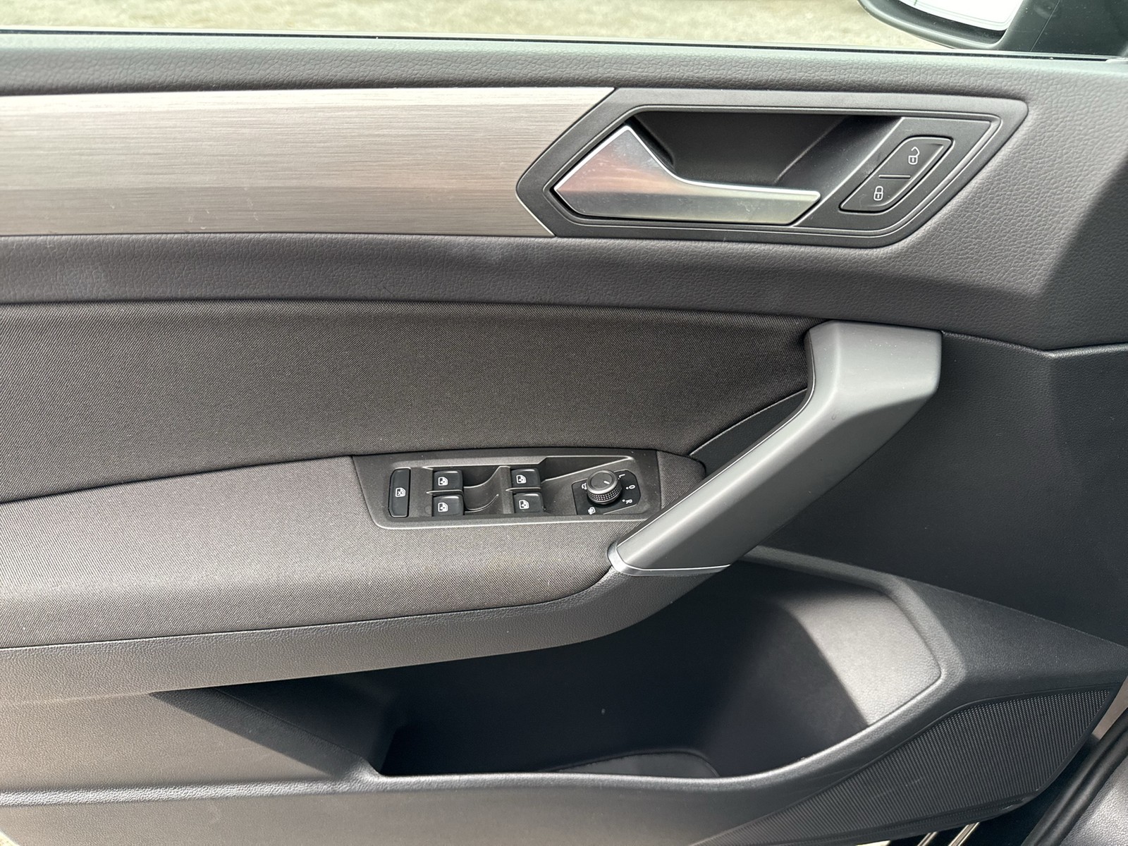 Volkswagen Touran 2.0 COMFORTLINE 7SITZE NAVI ALU SITZHEIZ.