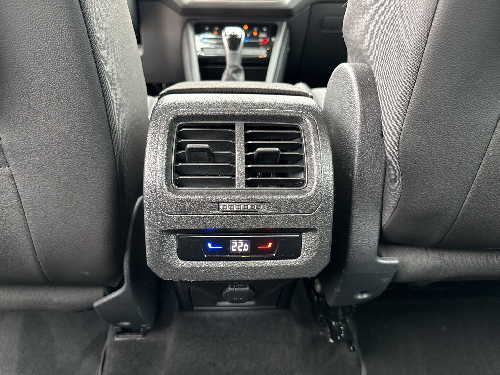 Volkswagen Touran 2.0 COMFORTLINE 7SITZE NAVI ALU SITZHEIZ.