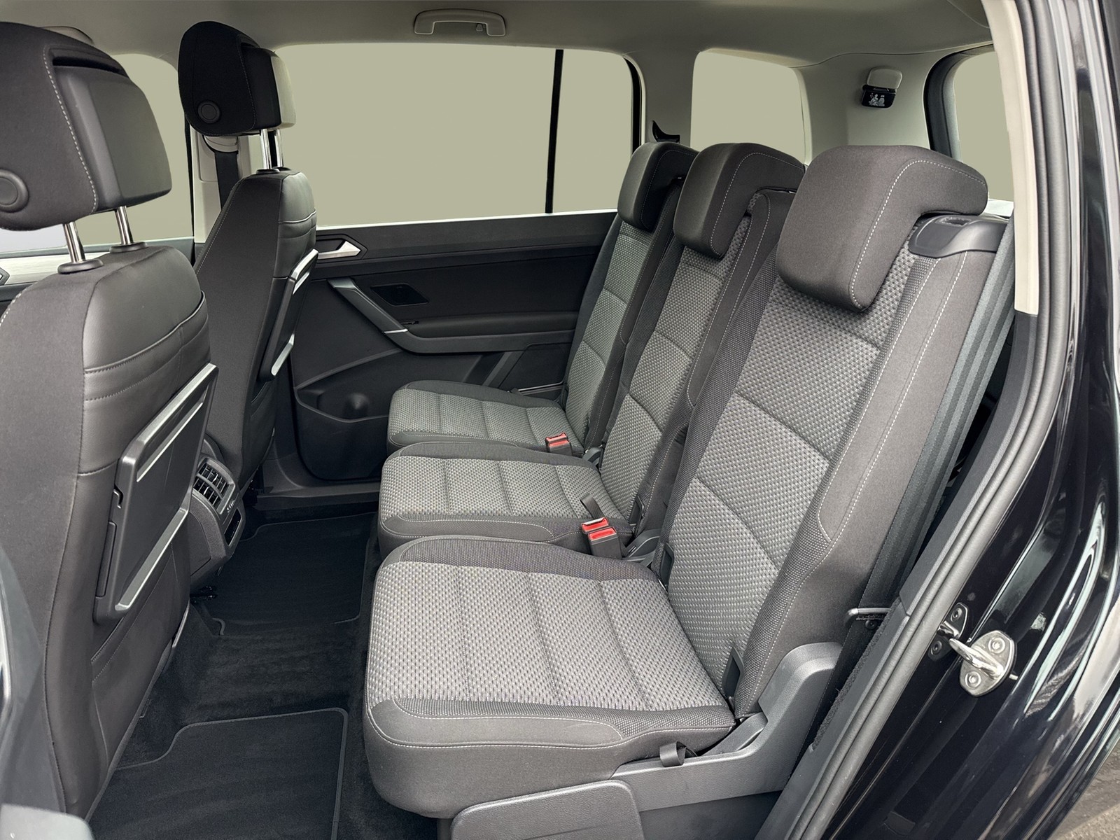 Volkswagen Touran 2.0 COMFORTLINE 7SITZE NAVI ALU SITZHEIZ.