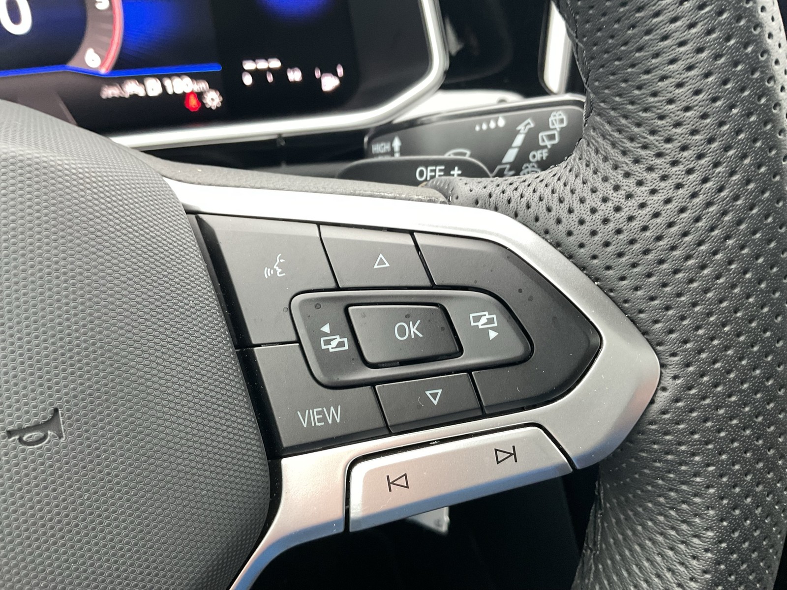 Volkswagen T-Roc 2.0 R-LINE ACC NAVI LM17 CARPLAY SITZHEIZ.