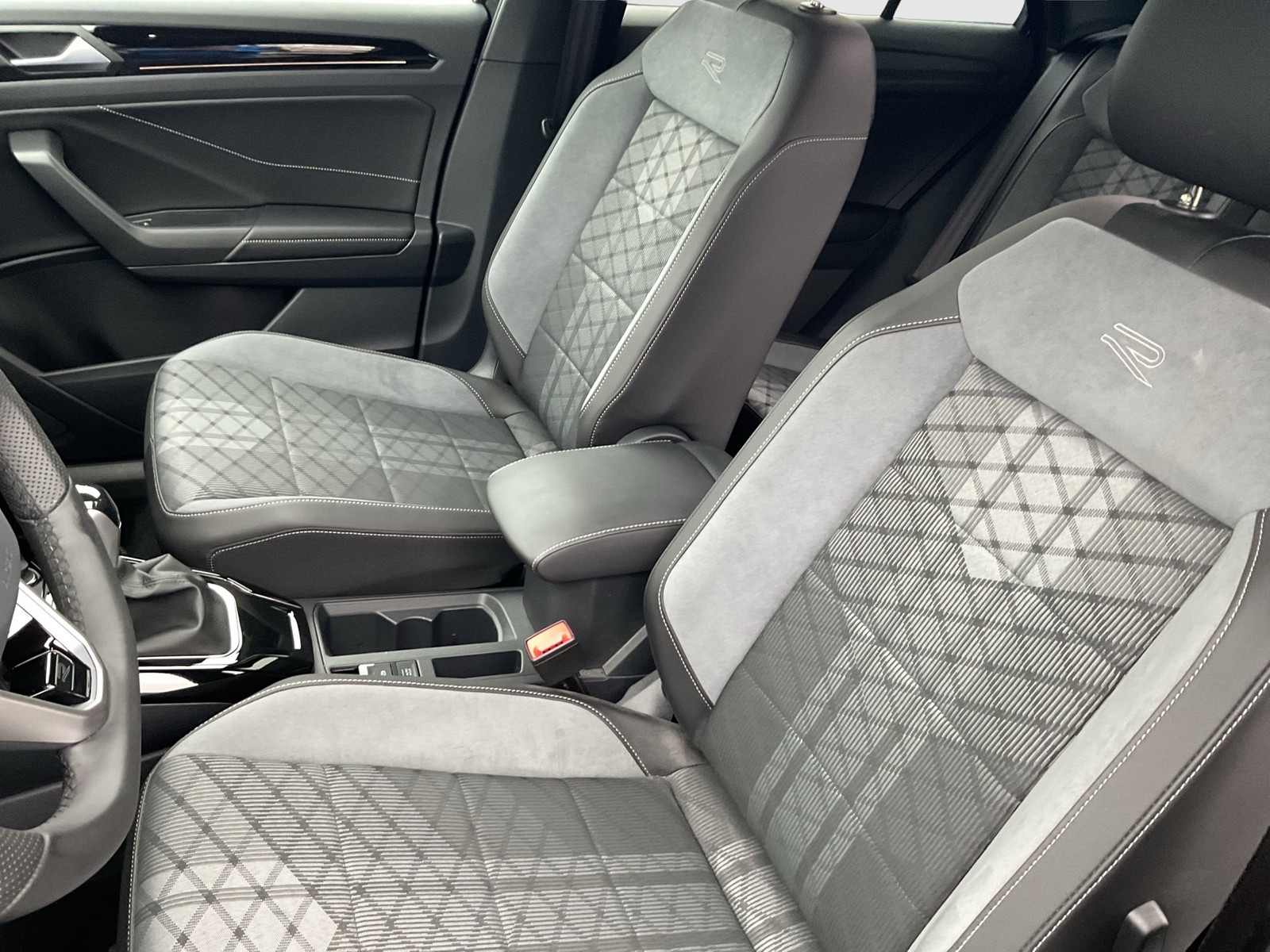 Volkswagen T-Roc 2.0 R-LINE ACC NAVI LM17 CARPLAY SITZHEIZ.