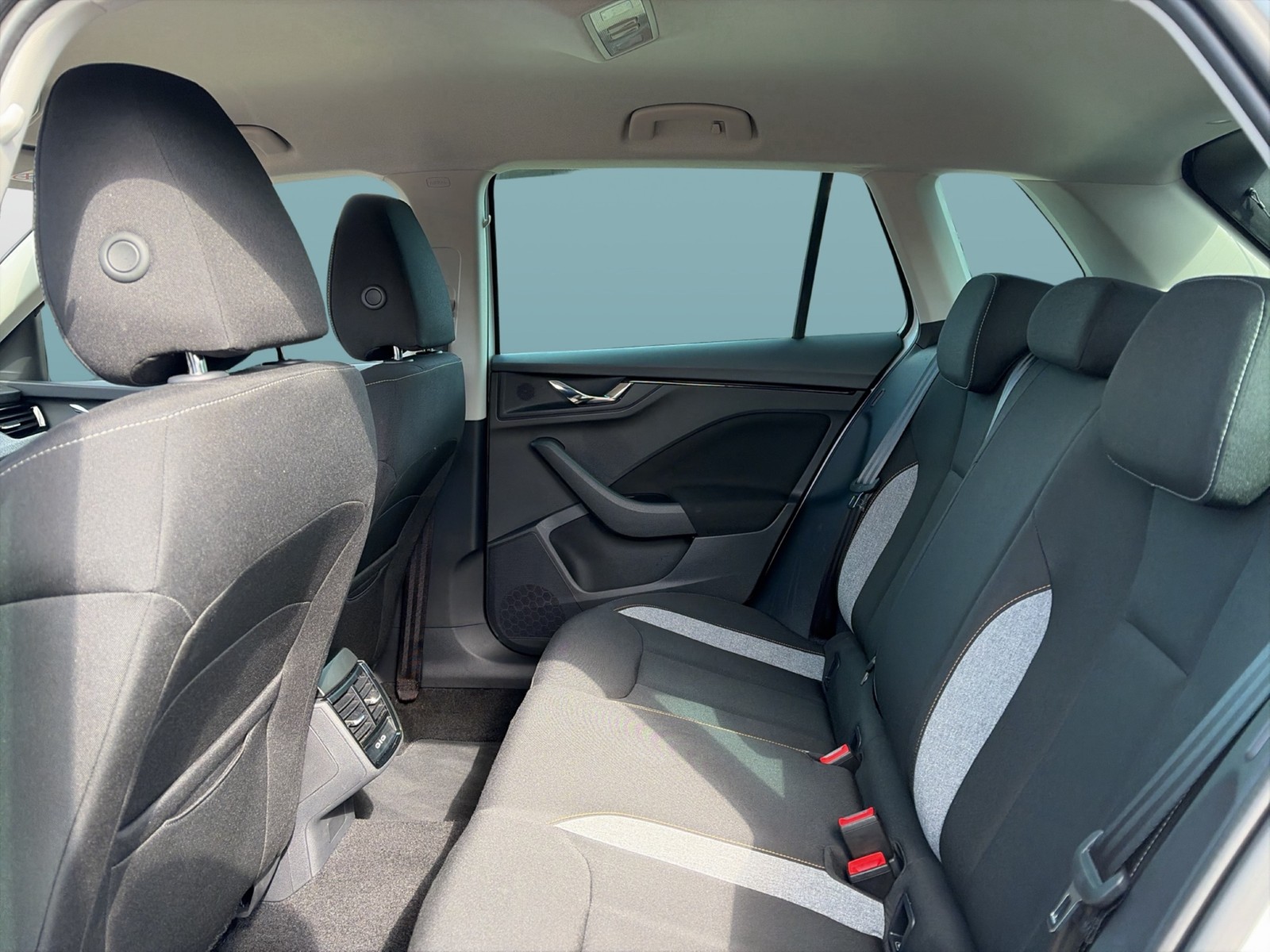 Skoda Kamiq 1.0 TOUR BLACKPACKAGE CAM NAVI MATRIX