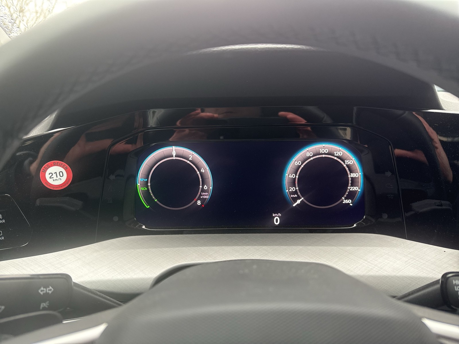 Volkswagen Golf VIII 1.5 HYBRID LIFE FACELIFT ACC LM17