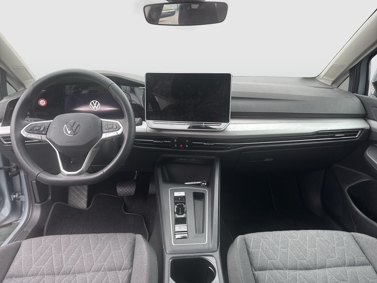 Volkswagen Golf VIII 1.5 HYBRID LIFE FACELIFT ACC LM17