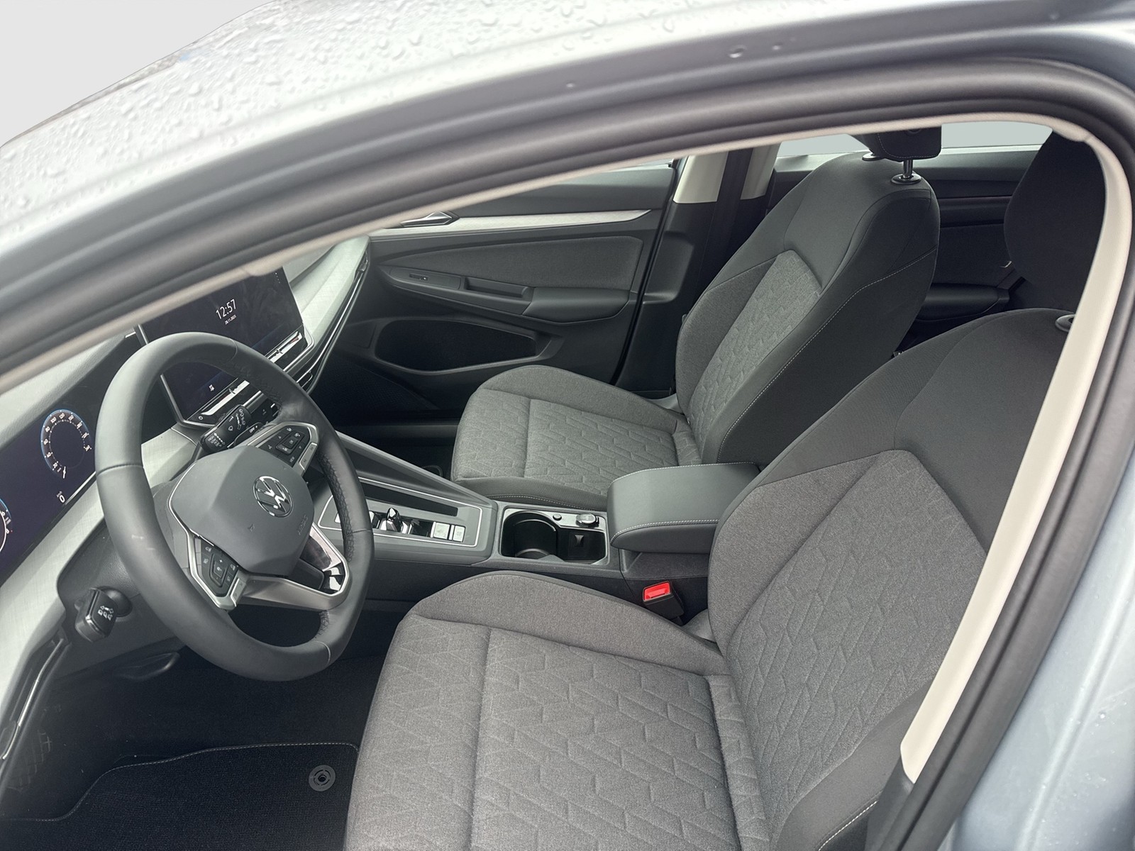 Volkswagen Golf VIII 1.5 HYBRID LIFE FACELIFT ACC LM17