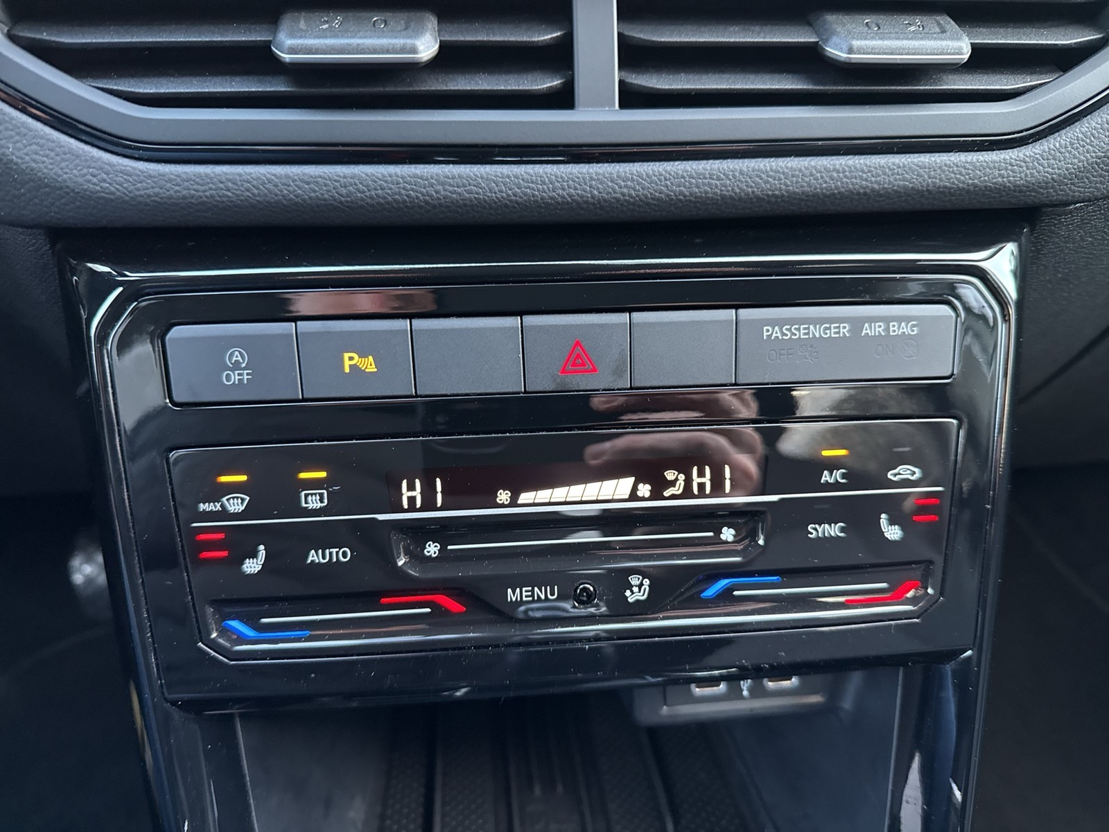 Volkswagen T-Cross 1.5 LIFE CAM ACC NAVI ALU SITZHEIZUNG