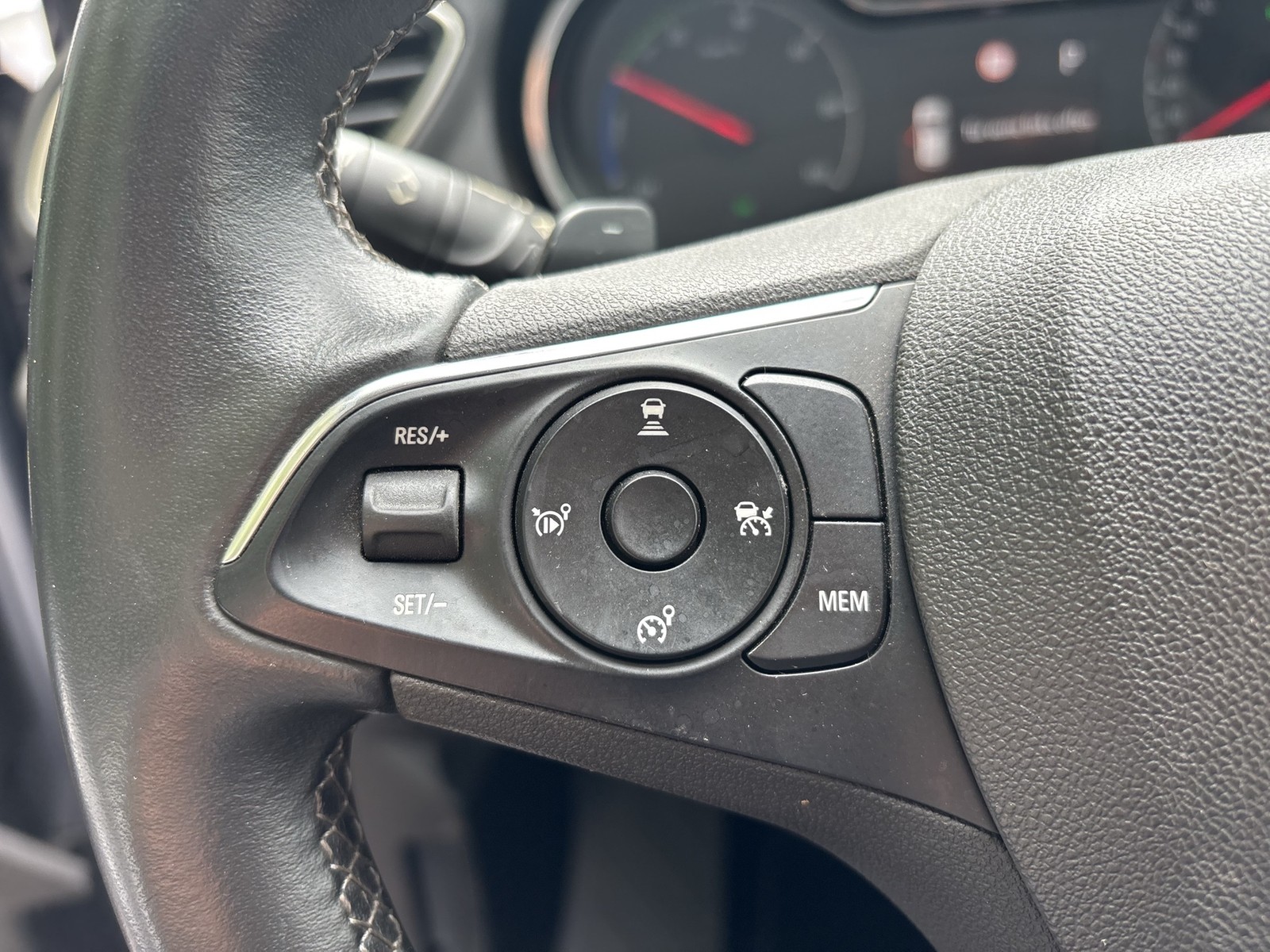 Opel Grandland (X) 1.6 HYBRID INNOVATION AHK KAMERA