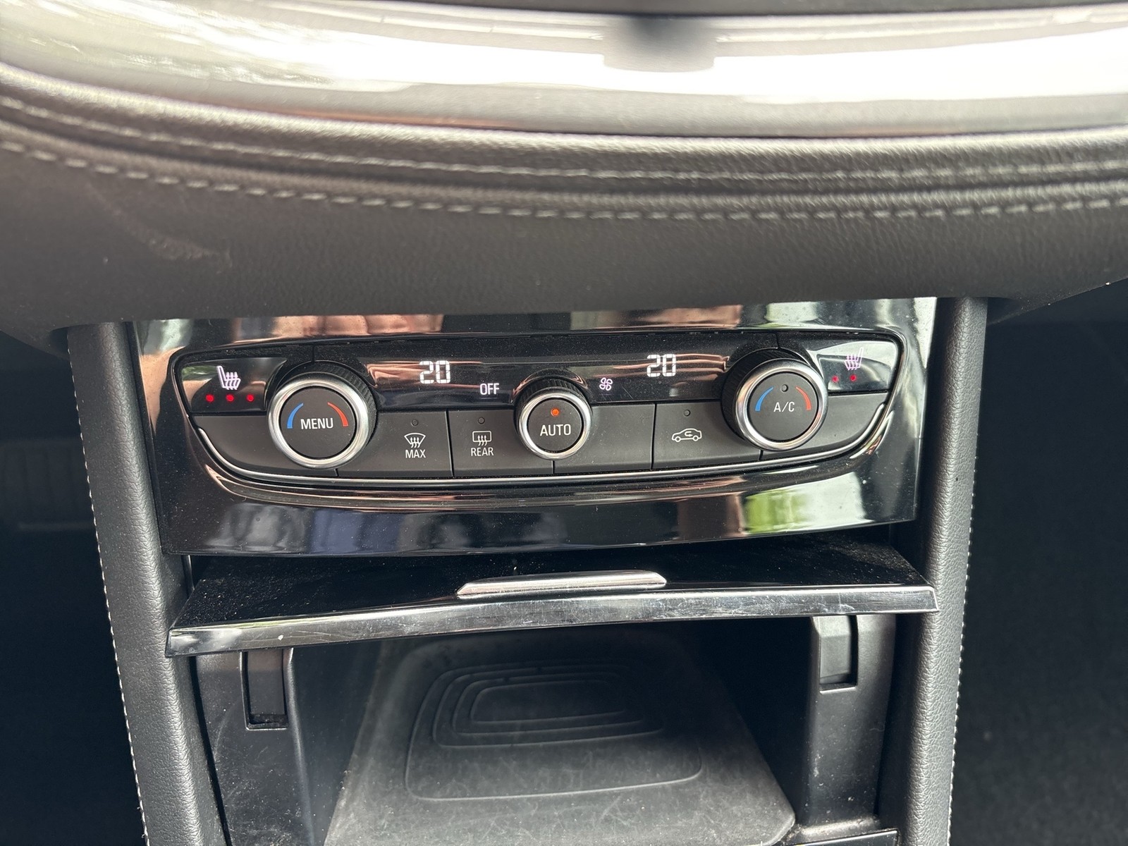Opel Grandland (X) 1.6 HYBRID INNOVATION AHK KAMERA