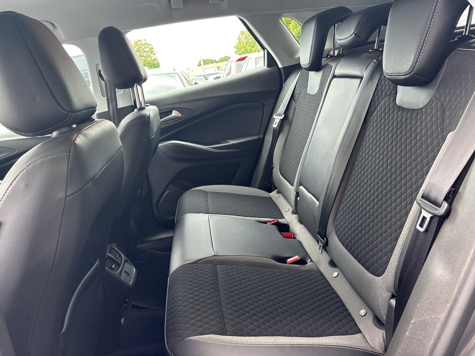 Opel Grandland (X) 1.6 HYBRID INNOVATION AHK KAMERA
