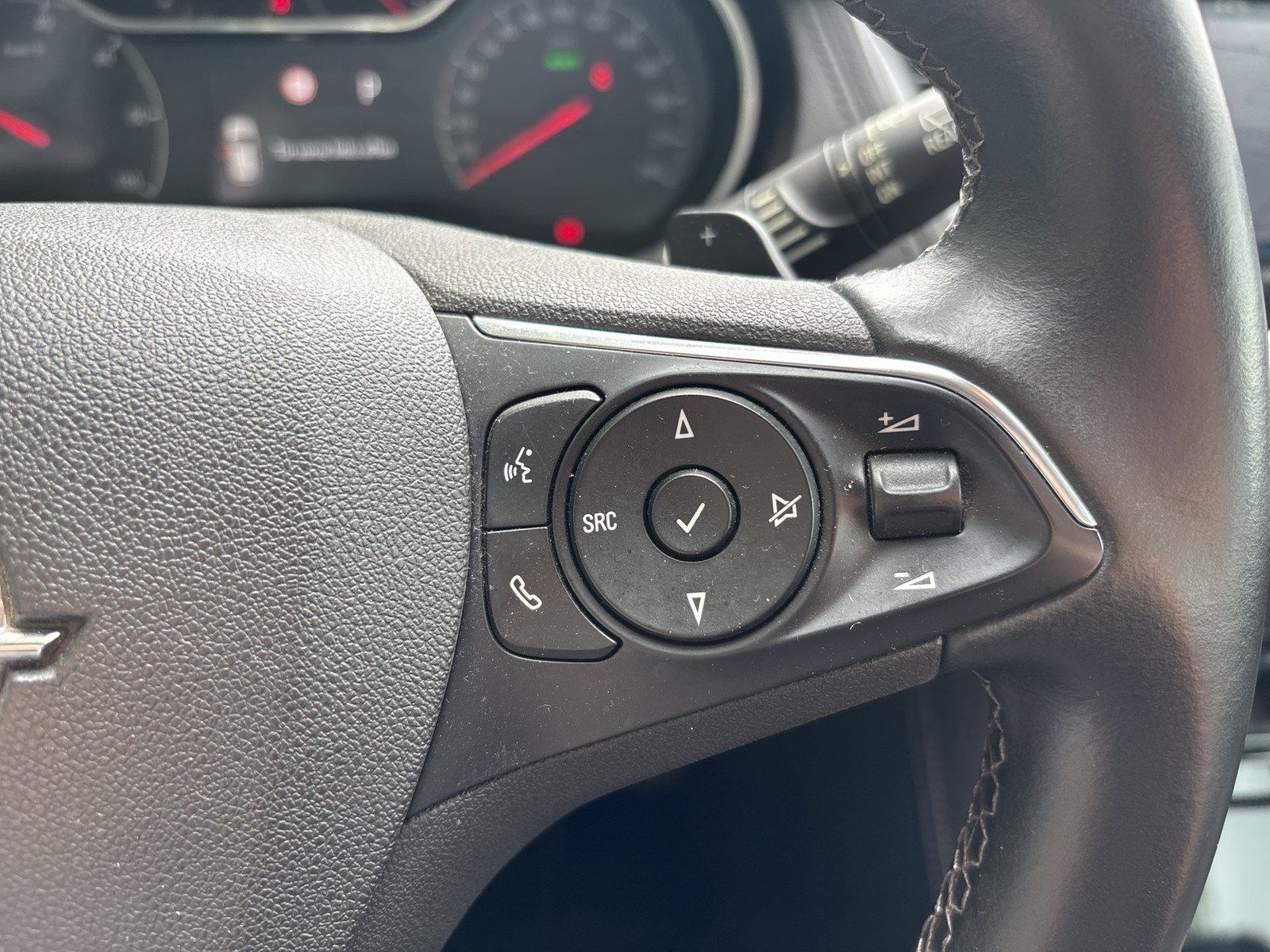 Opel Grandland (X) 1.6 HYBRID INNOVATION AHK KAMERA