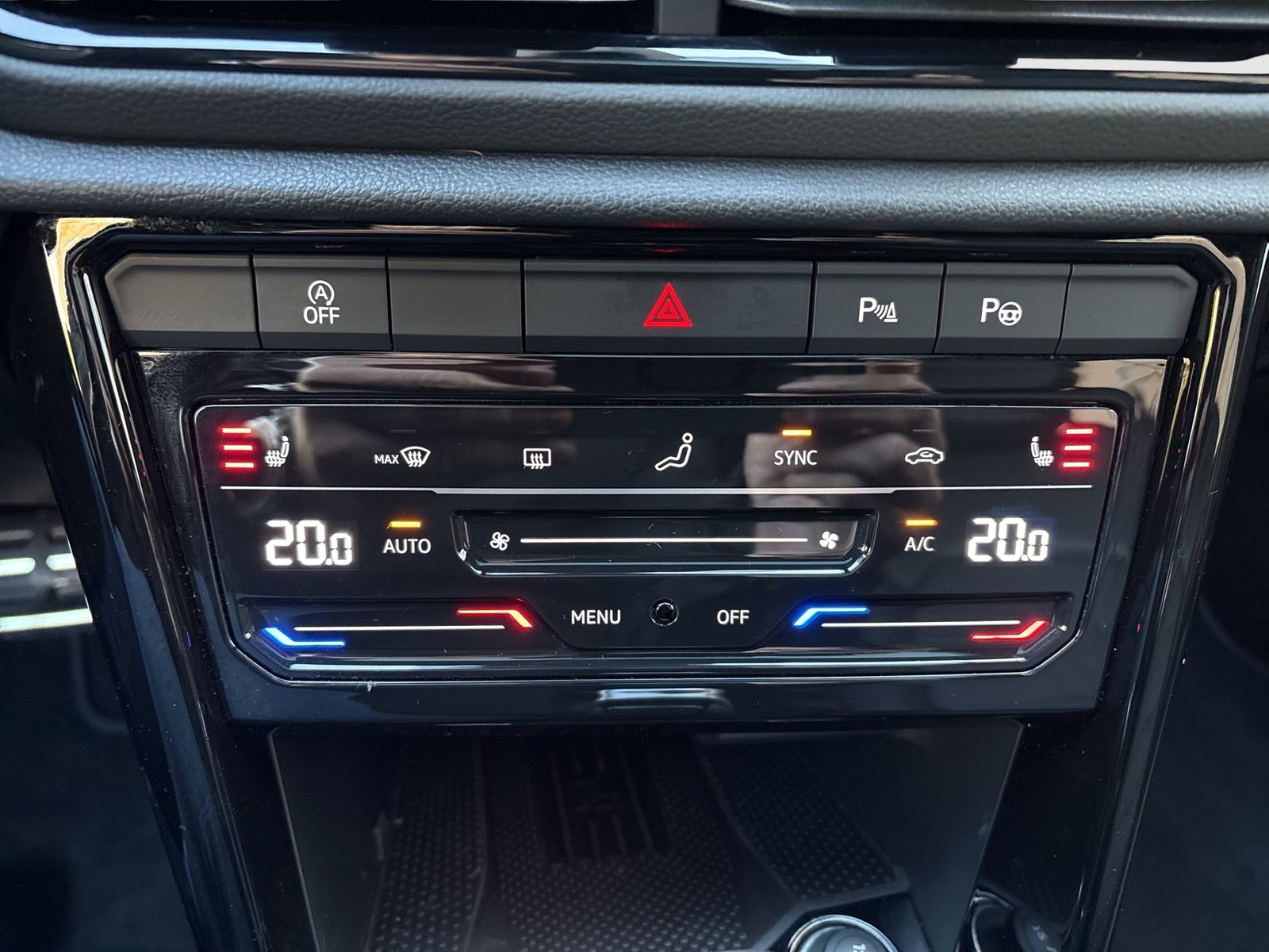 Volkswagen T-Roc 2.0 R 4X4 AKRAPOVIC LEDER PANO AHK CAM 19Z