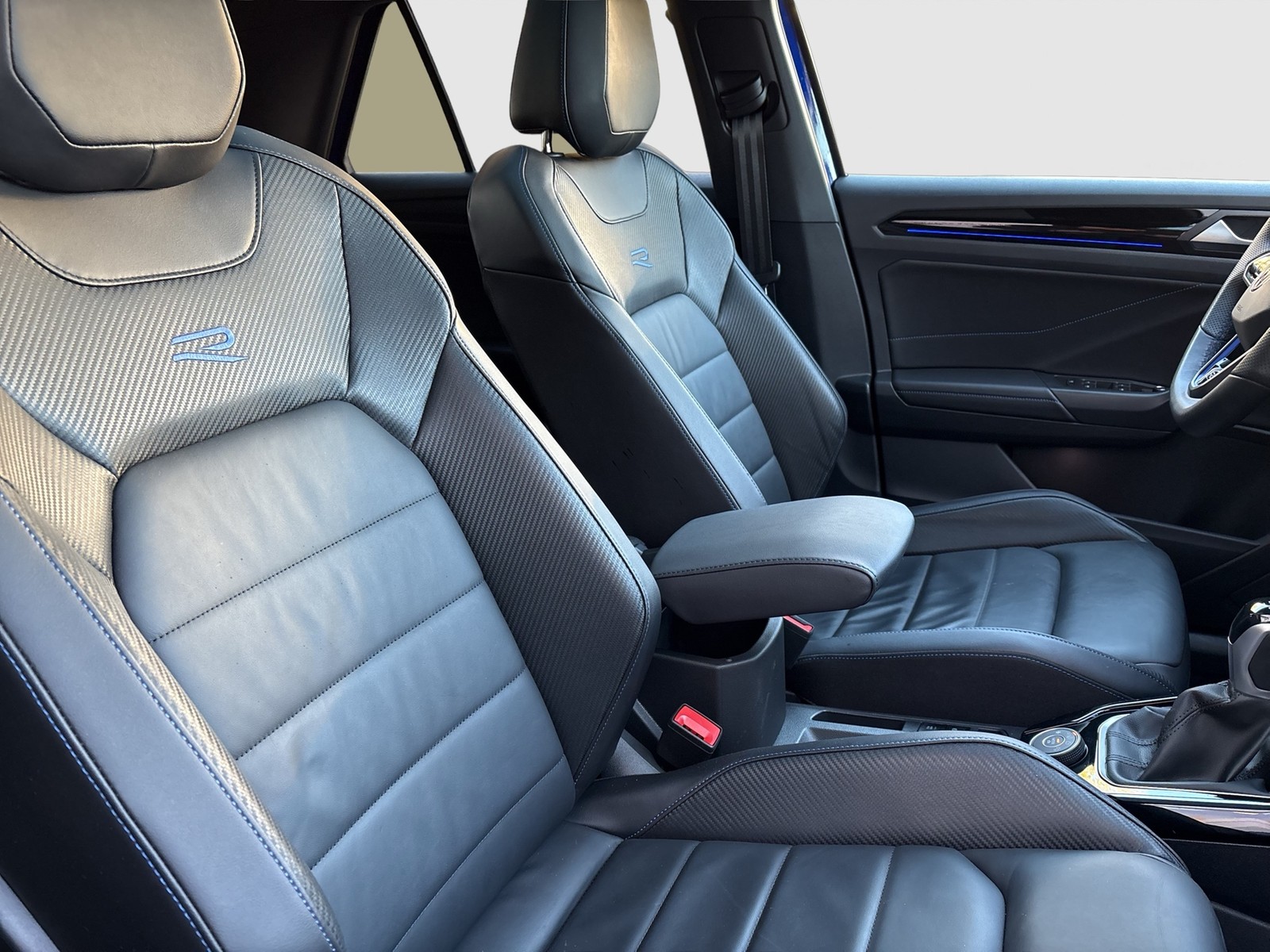 Volkswagen T-Roc 2.0 R 4X4 AKRAPOVIC LEDER PANO AHK CAM 19Z