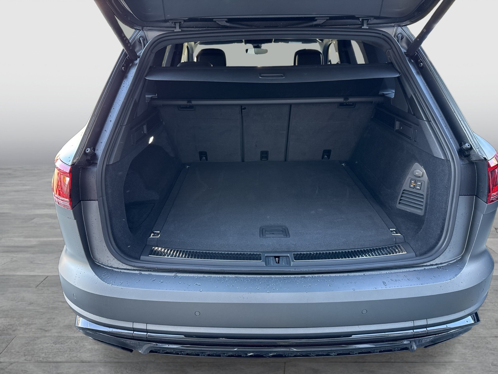 Volkswagen Touareg HYBRID R DYNAUDIO AHK 360CAM LM22 HEADUP
