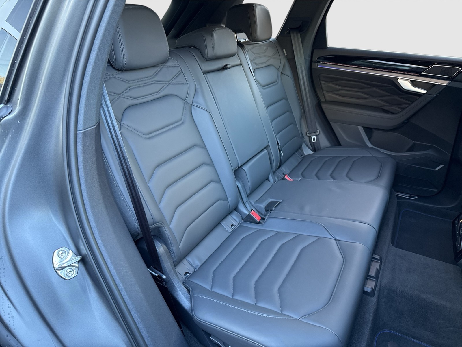 Volkswagen Touareg HYBRID R DYNAUDIO AHK 360CAM LM22 HEADUP