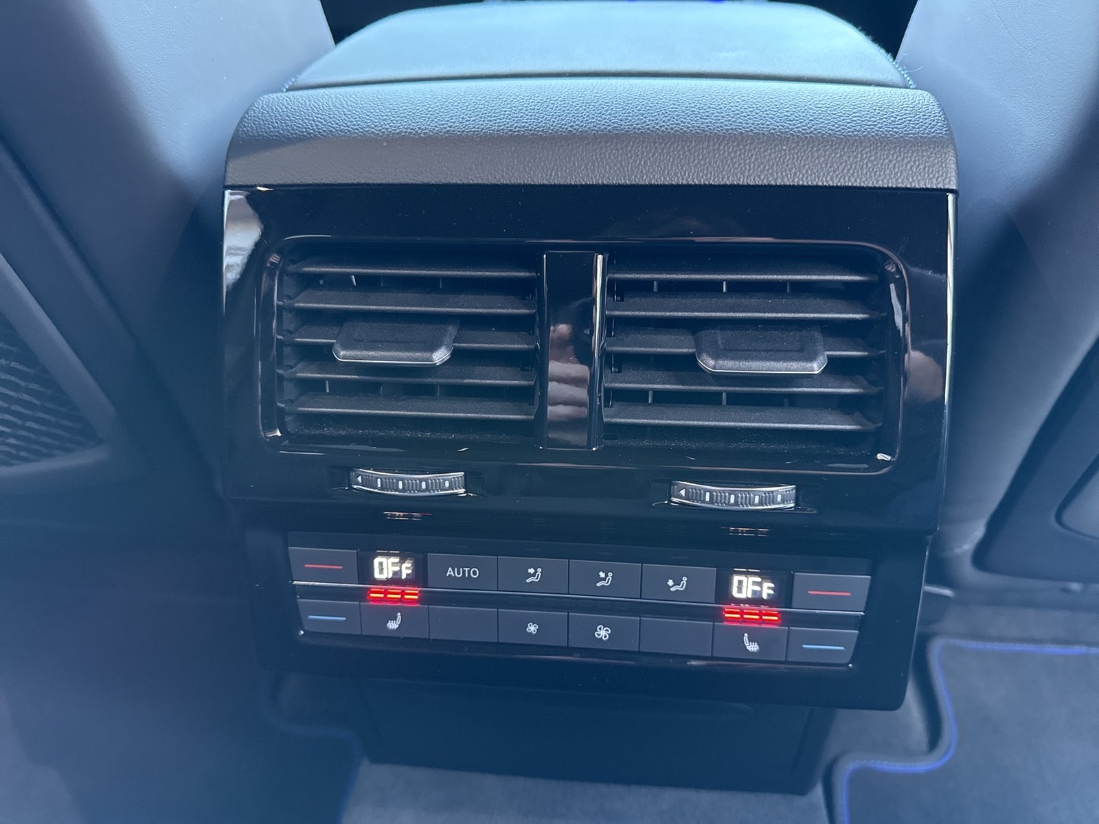 Volkswagen Touareg HYBRID R DYNAUDIO AHK 360CAM LM22 HEADUP