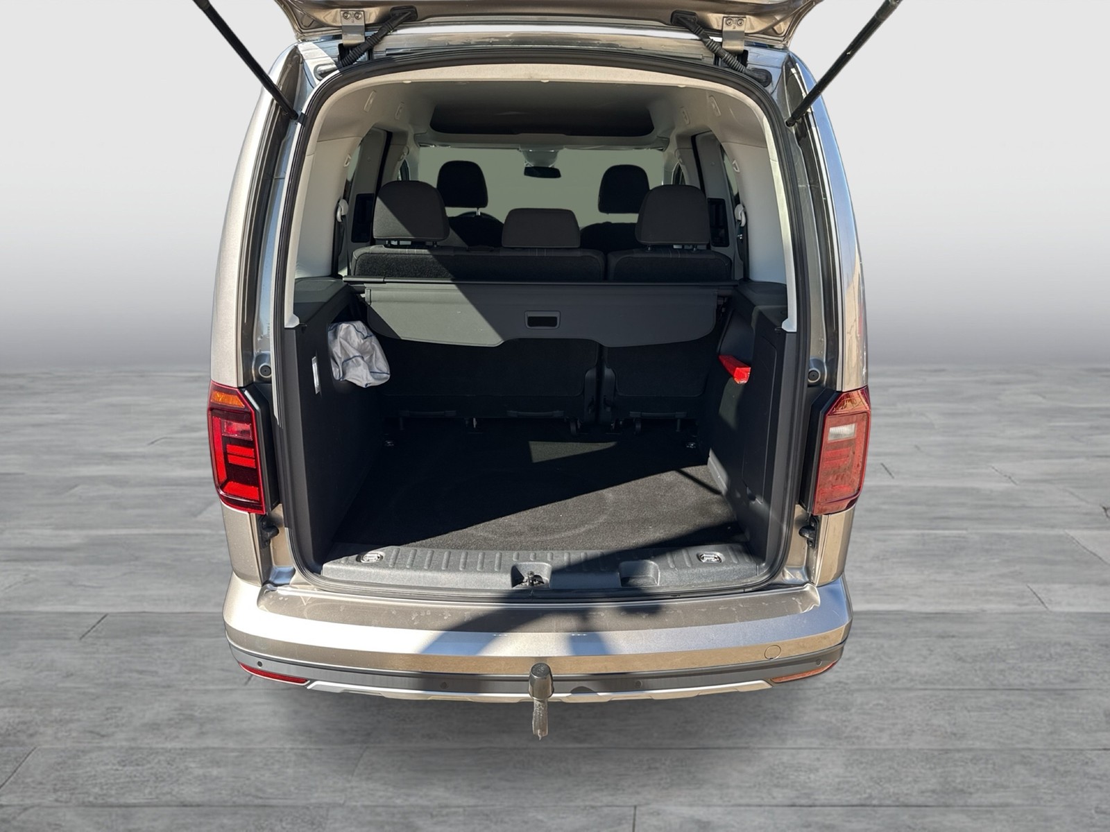 Volkswagen Caddy 2.0 ALLTRACK AHK KAMERA NAVI ALU XENON