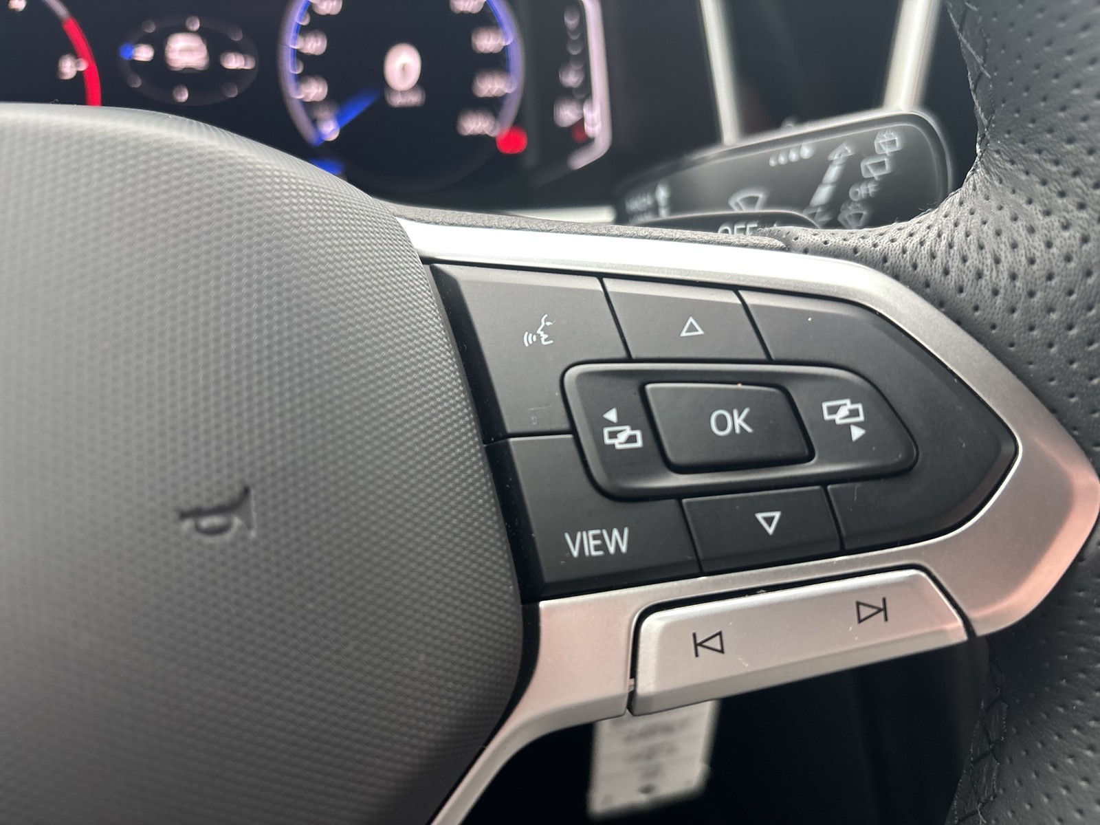 Volkswagen T-Roc 2.0 R-LINE ACC LM17 NAVI CARPLAY SITZHEIZ.