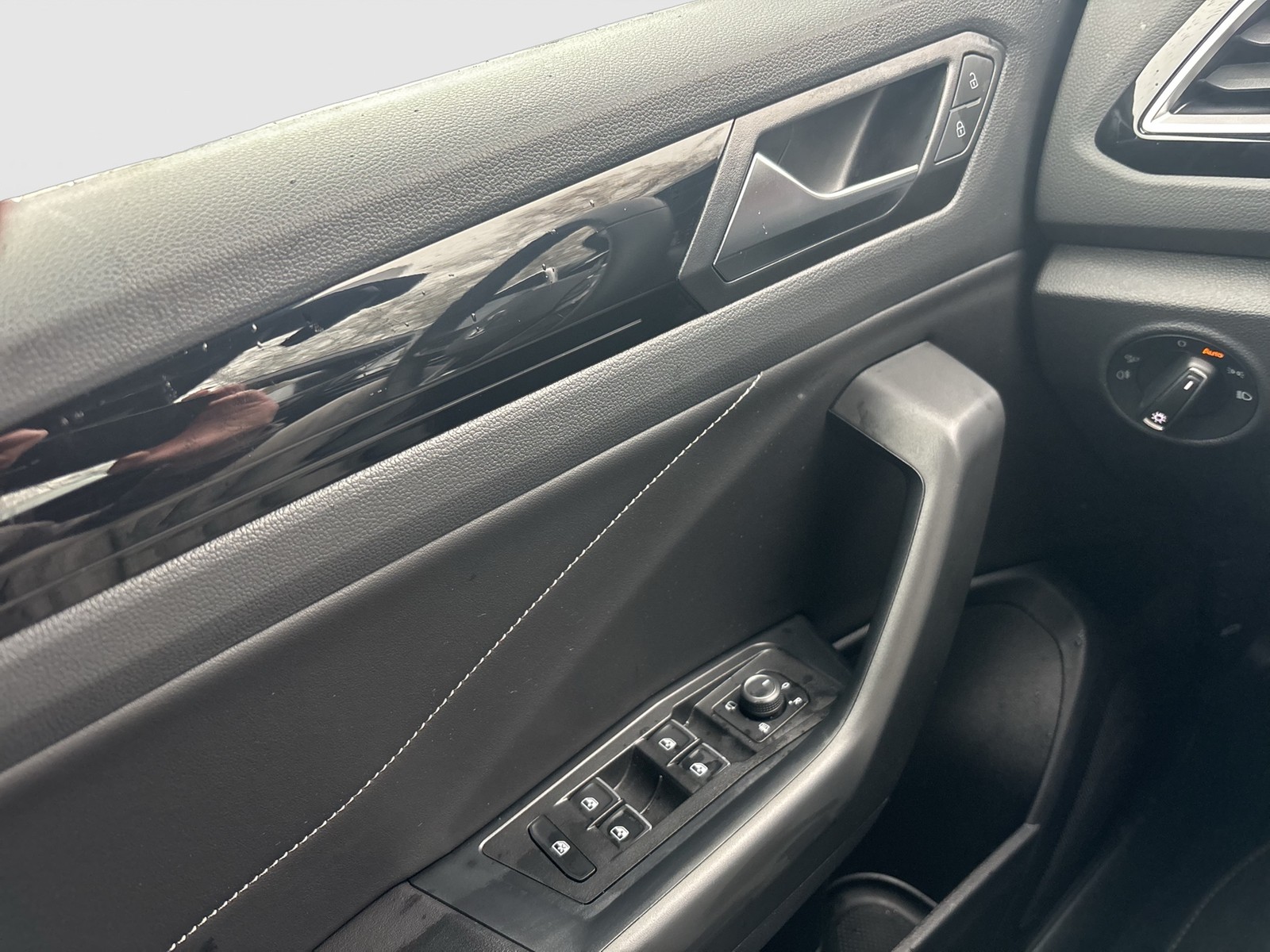 Volkswagen T-Roc 2.0 R-LINE ACC LM17 NAVI CARPLAY SITZHEIZ.