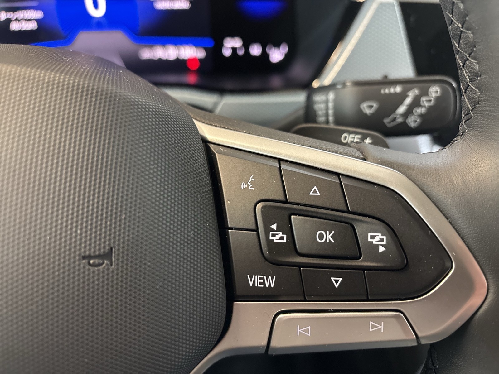 Volkswagen Touran 1.5 COMFORTLINE 7SITZE ACC AHK SITZHEIZ.