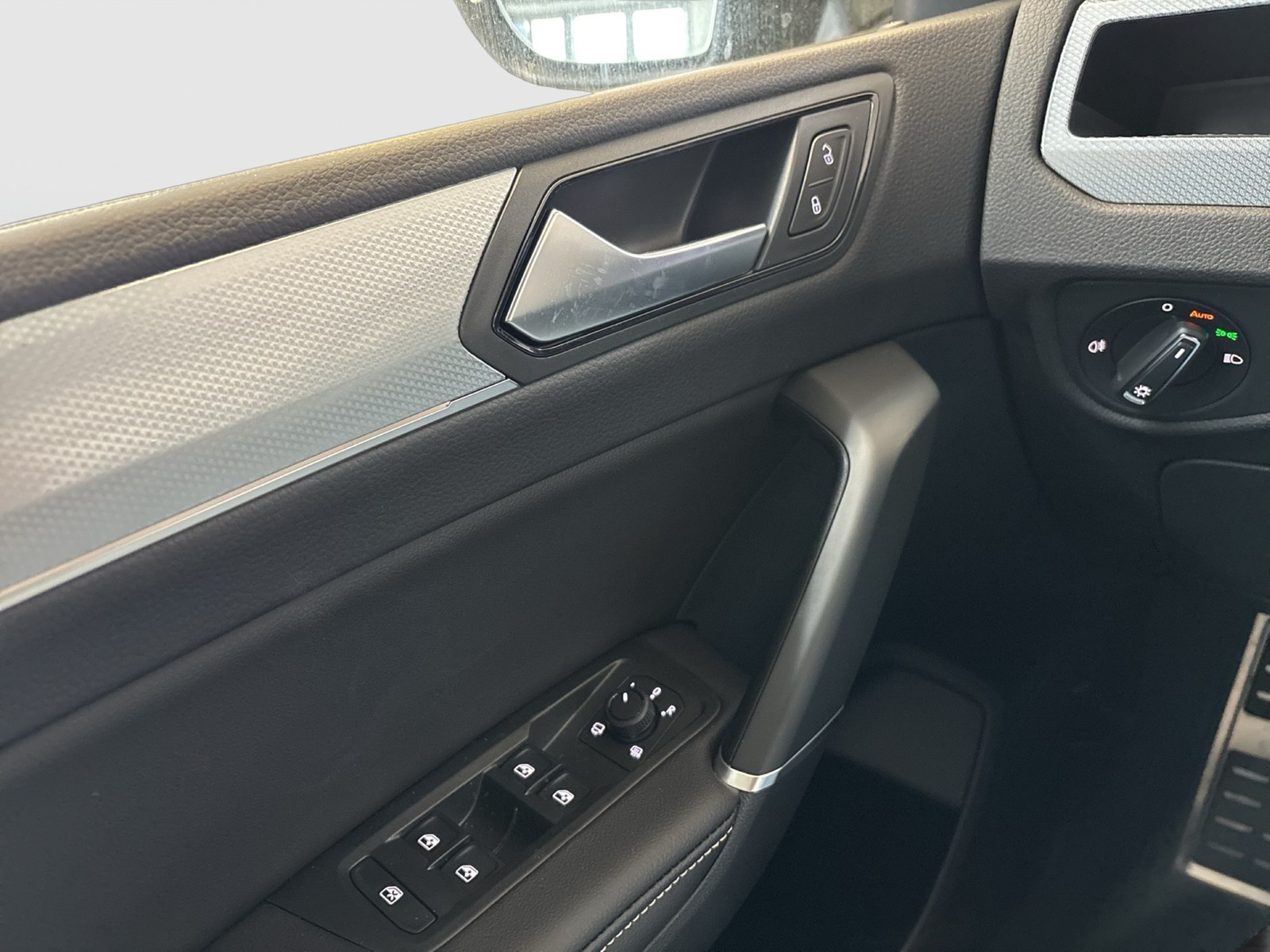 Volkswagen Touran 1.5 COMFORTLINE 7SITZE ACC AHK SITZHEIZ.