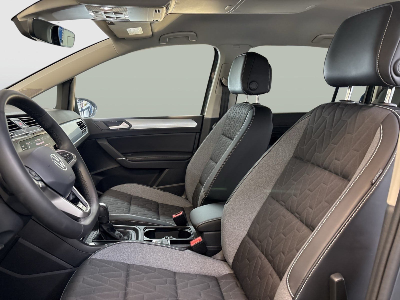 Volkswagen Touran 1.5 COMFORTLINE 7SITZE ACC AHK SITZHEIZ.