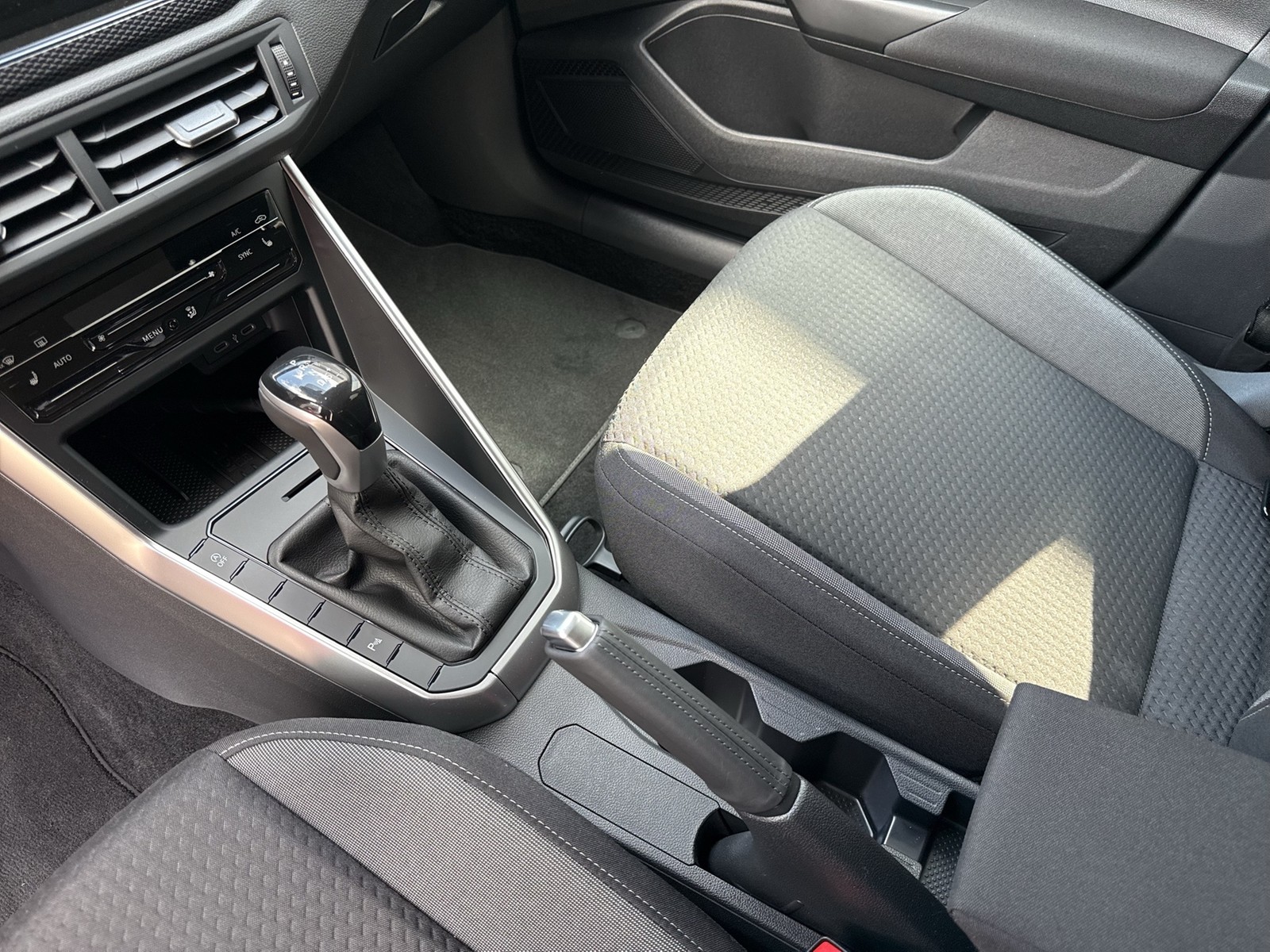 Volkswagen Taigo 1.5 LIFE CAM LM17 NAVI CARPLAY SITZHEIZUNG