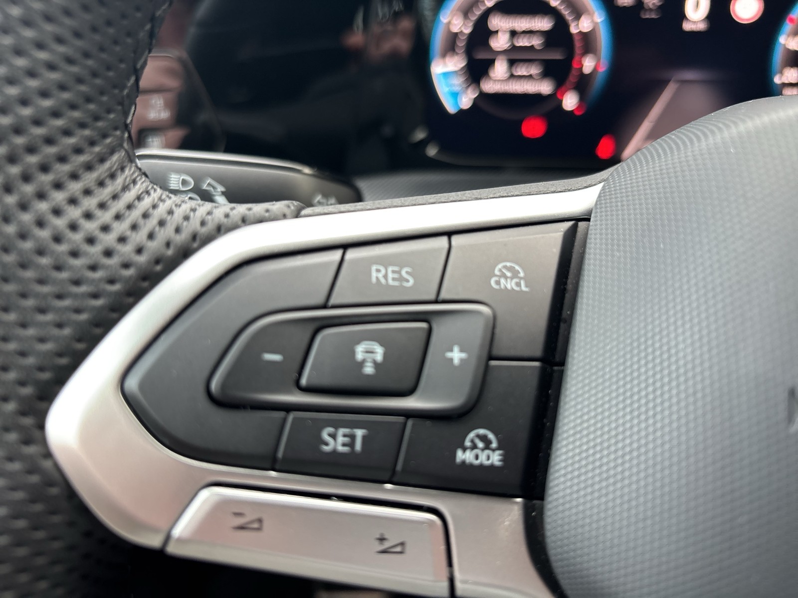 Volkswagen Golf VIII 1.5 R-LINE FACELIFT 360°CAM ACC LM17