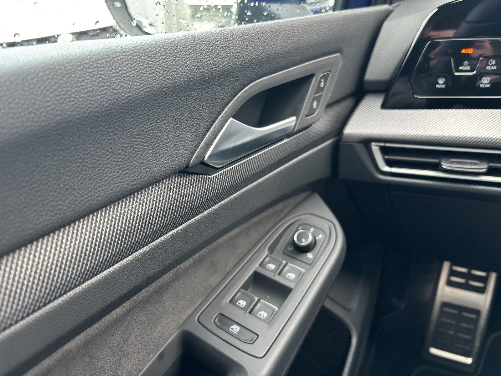 Volkswagen Golf VIII 1.5 R-LINE FACELIFT 360°CAM ACC LM17