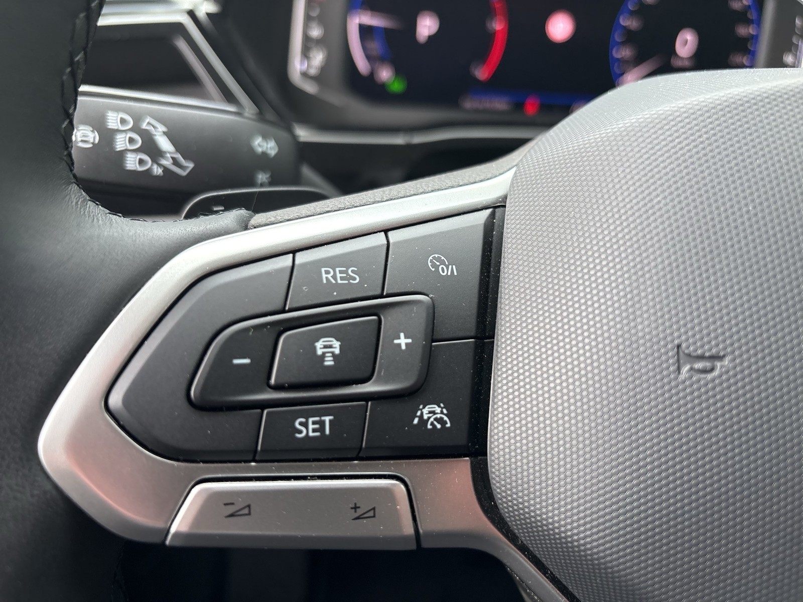 Volkswagen Touran 2.0 HIGHLINE AHK ACC LM17 NAVI CARPLAY