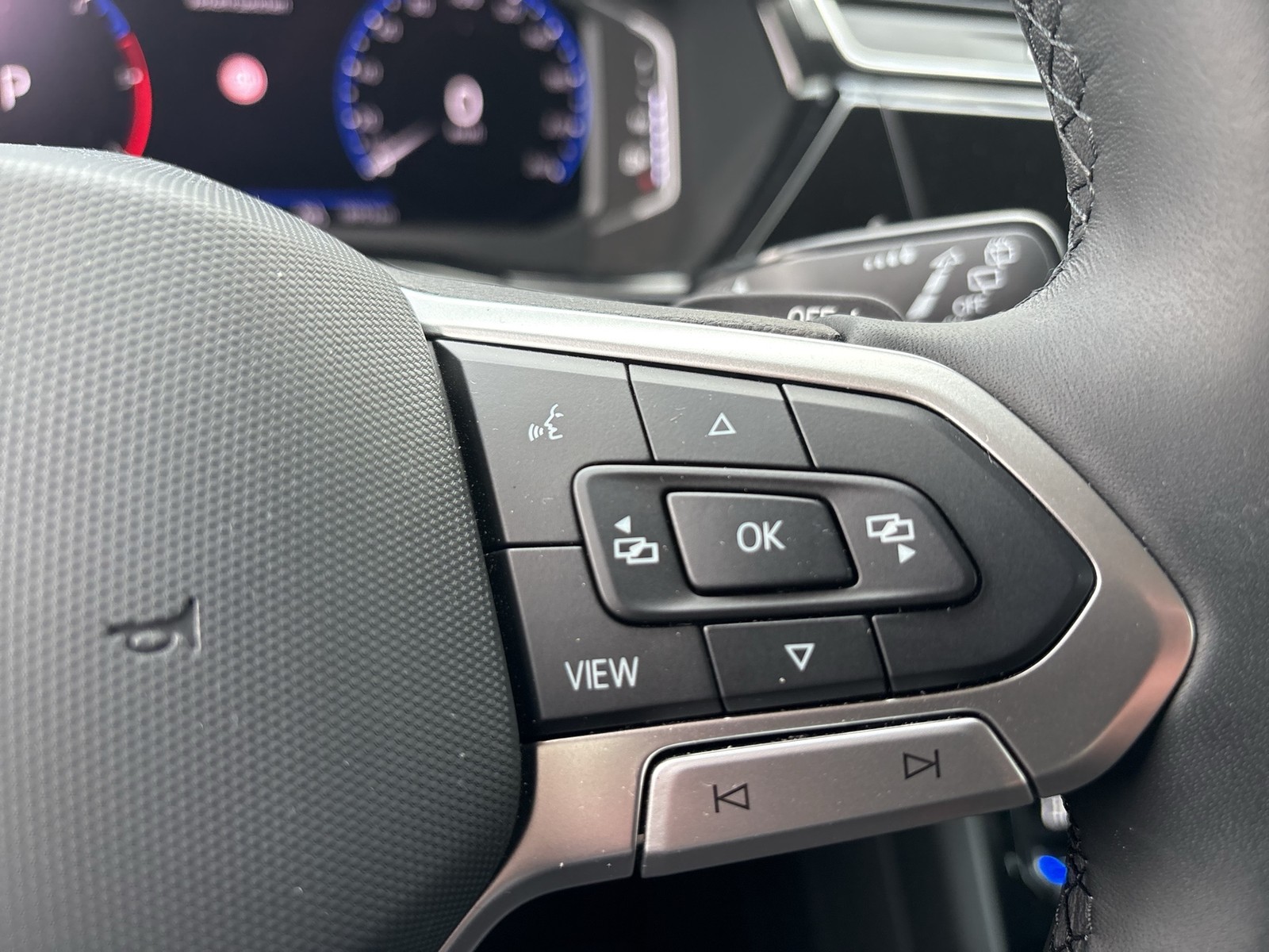 Volkswagen Touran 2.0 HIGHLINE AHK ACC LM17 NAVI CARPLAY