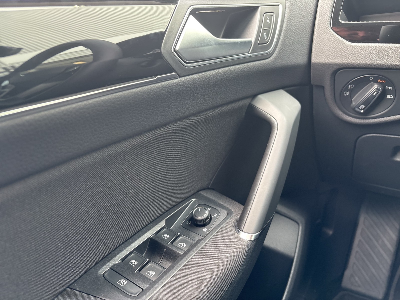 Volkswagen Touran 2.0 HIGHLINE AHK ACC LM17 NAVI CARPLAY
