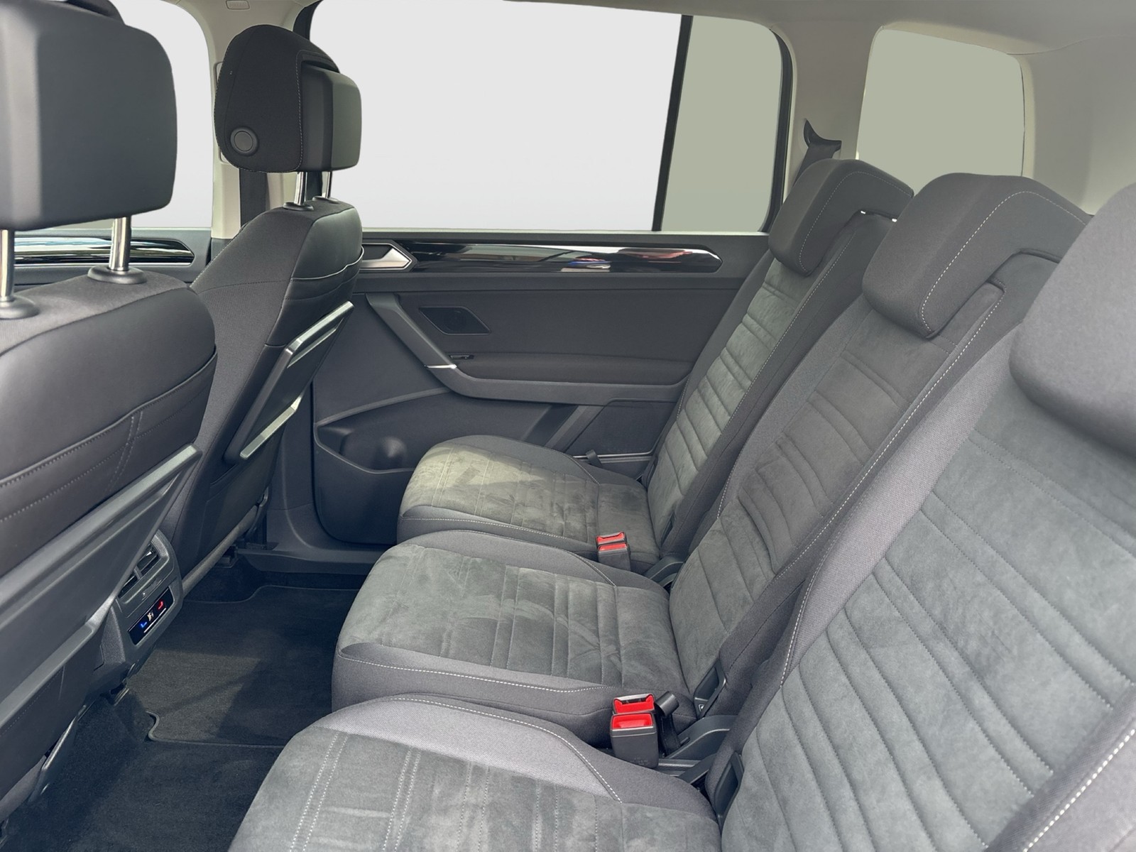 Volkswagen Touran 2.0 HIGHLINE AHK ACC LM17 NAVI CARPLAY