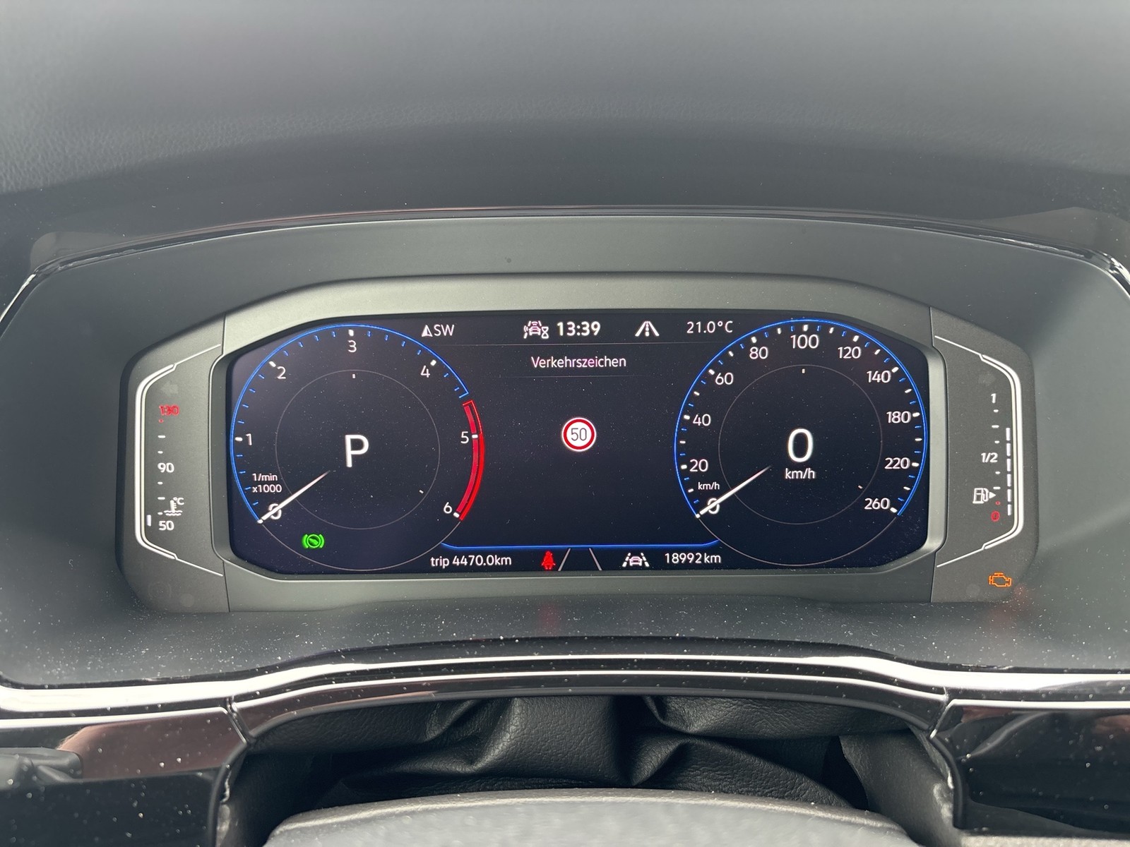 Volkswagen Touran 2.0 HIGHLINE AHK ACC LM17 NAVI CARPLAY
