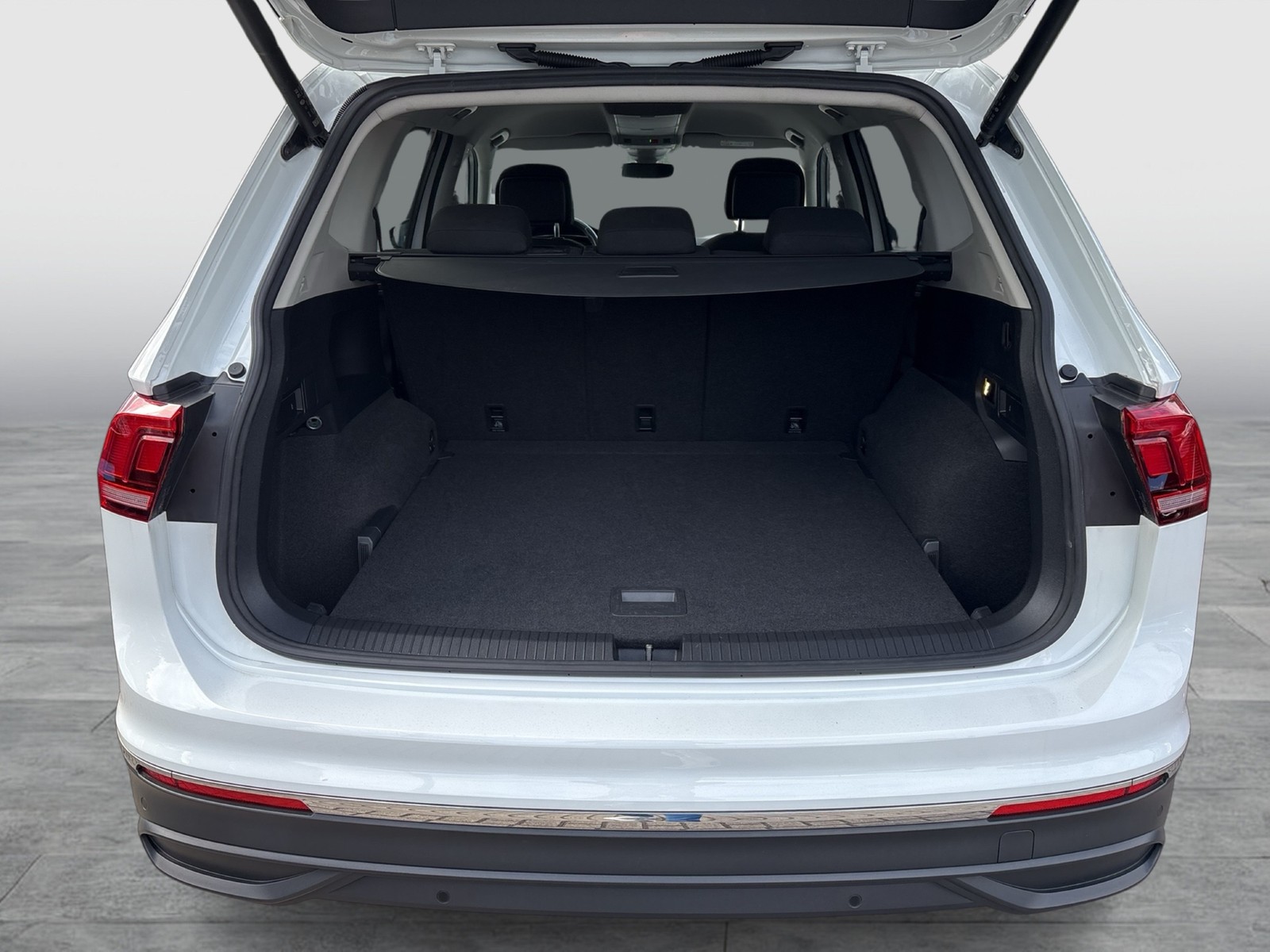 Volkswagen Tiguan Allspace 1.5 LIFE ACC LM18 E-KLAPPE NAVI