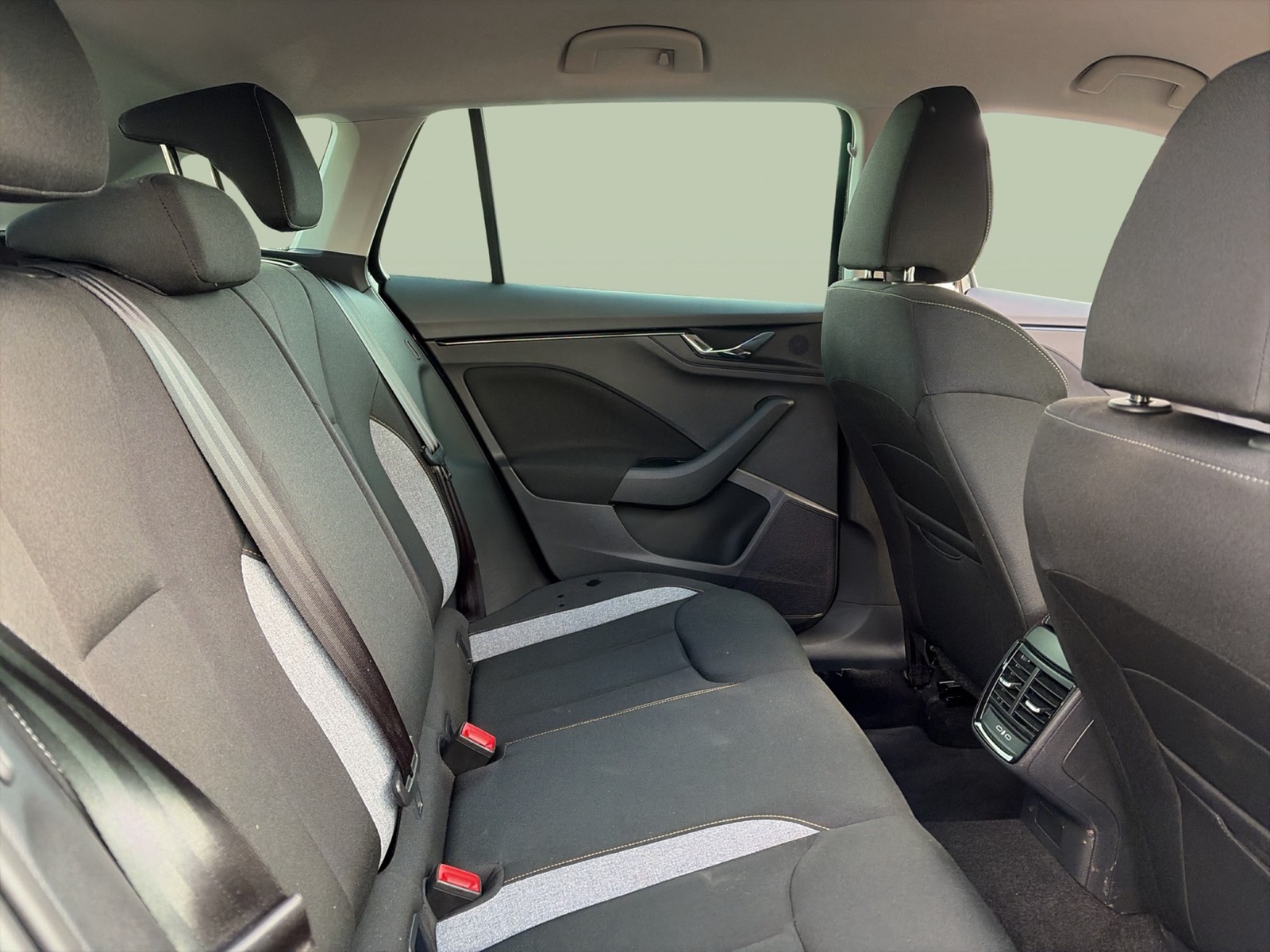 Skoda SCALA Tour 1,0TSI BLACK PACKAGE NAVI CAM MATRIX