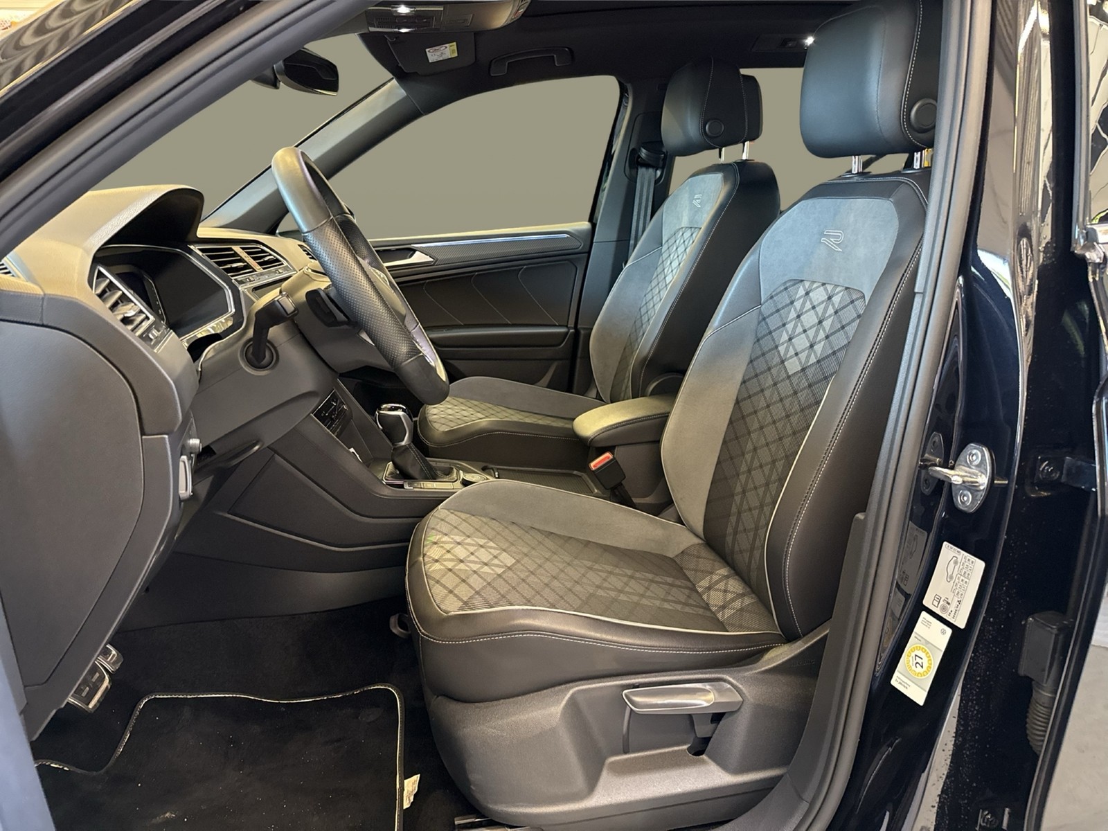 Volkswagen Tiguan Allspace 2.0 R-LINE 4X4 PANO STANDHZ. AHK