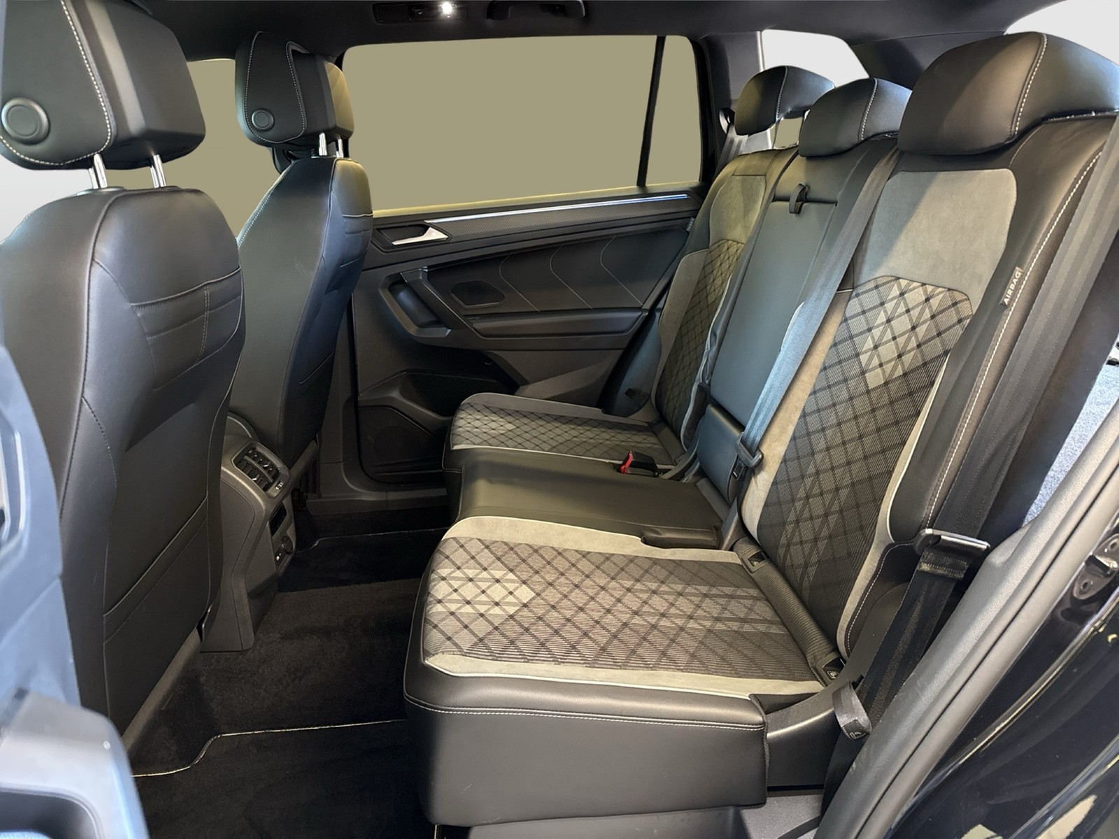 Volkswagen Tiguan Allspace 2.0 R-LINE 4X4 PANO STANDHZ. AHK
