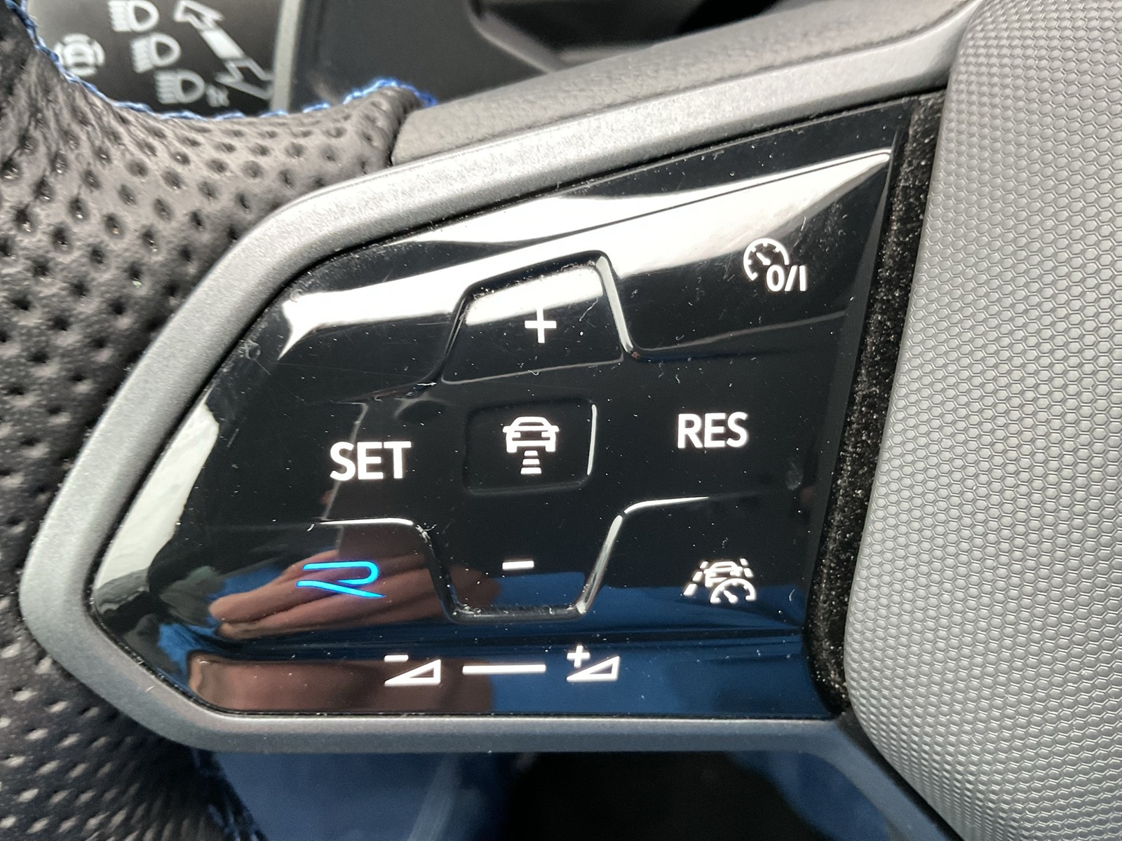 Volkswagen Tiguan 2.0 R 4X4 CAM ACC LM20 E-KLAPPE NAVI