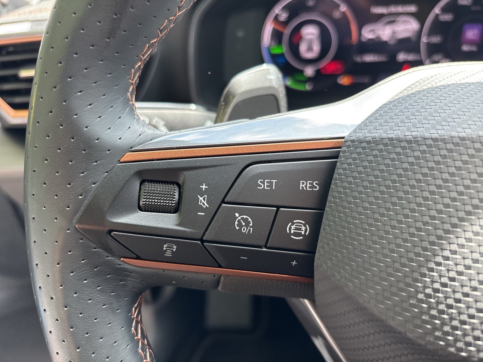 Cupra Formentor 1.4 HYBRID BEATS CAM ACC LM18 NAVI