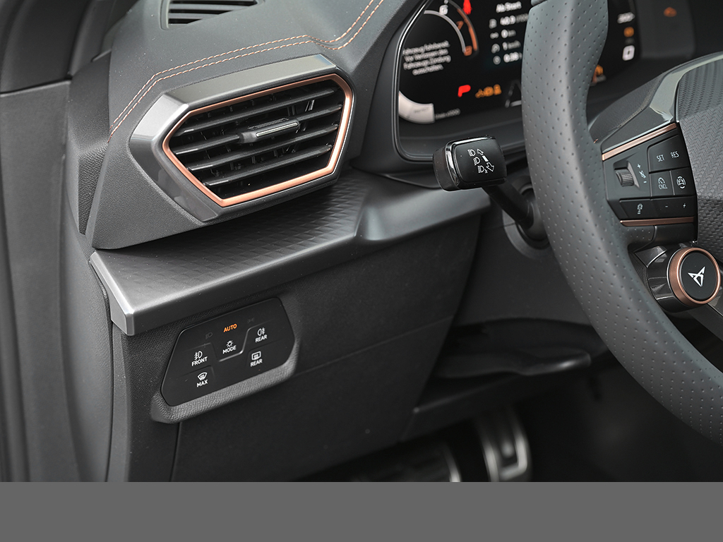 Cupra Leon ST 2.0 4Drive VZ AHK PANO NAV ACC 19ZOLL