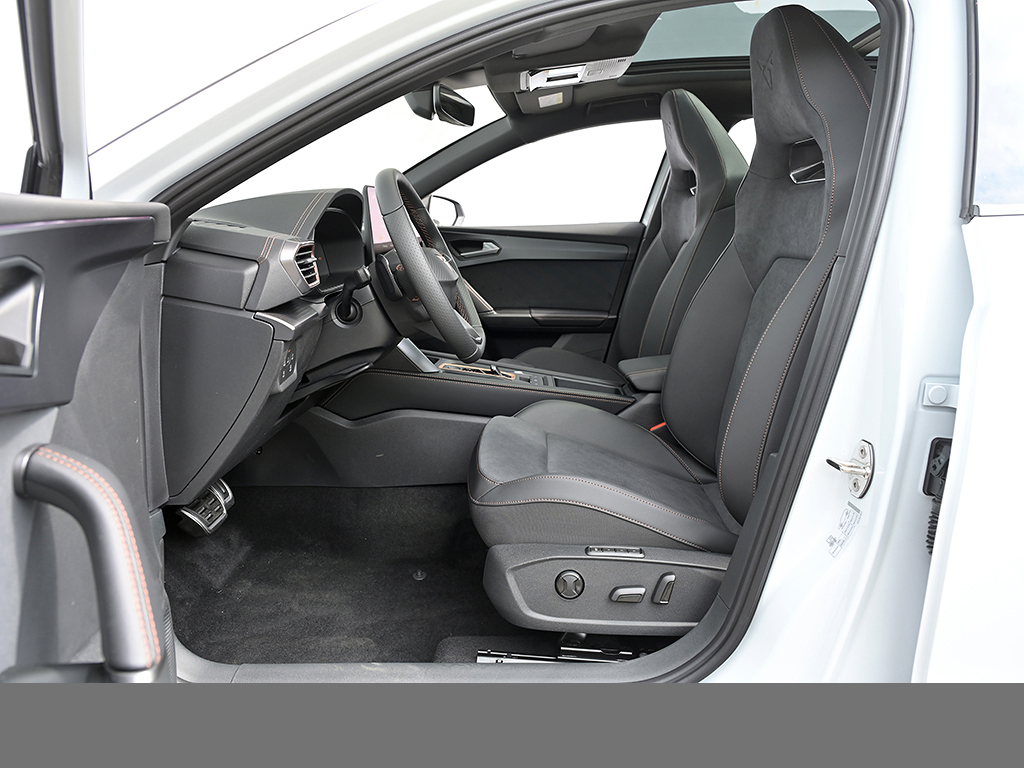 Cupra Leon ST 2.0 4Drive VZ AHK PANO NAV ACC 19ZOLL