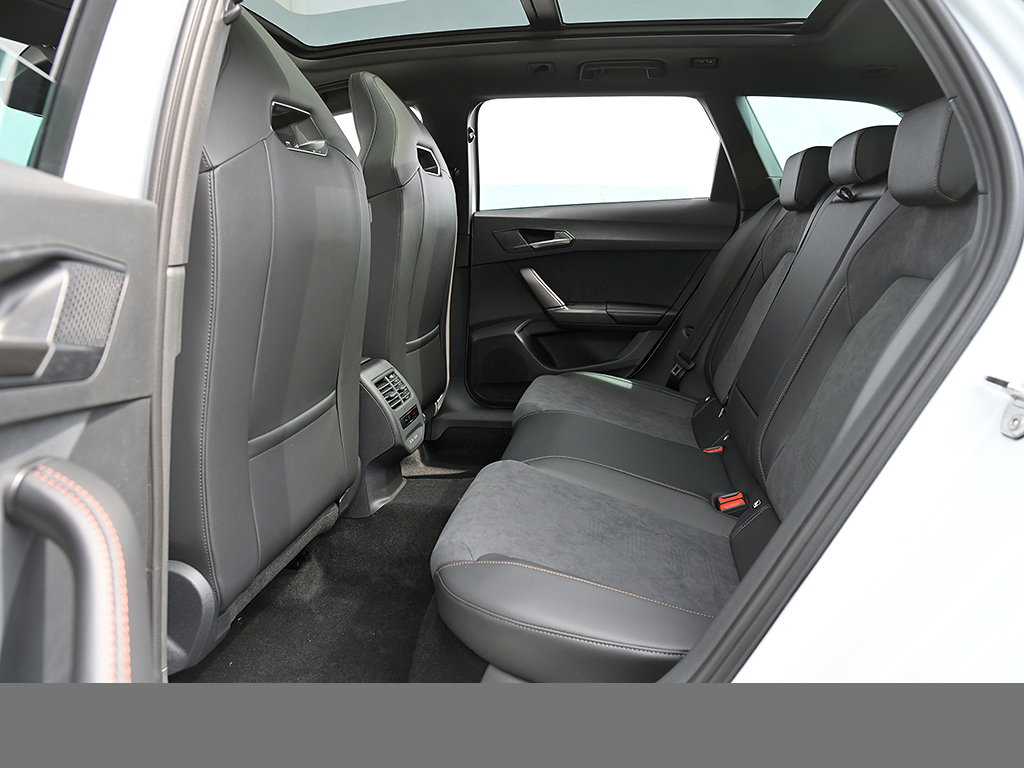 Cupra Leon ST 2.0 4Drive VZ AHK PANO NAV ACC 19ZOLL