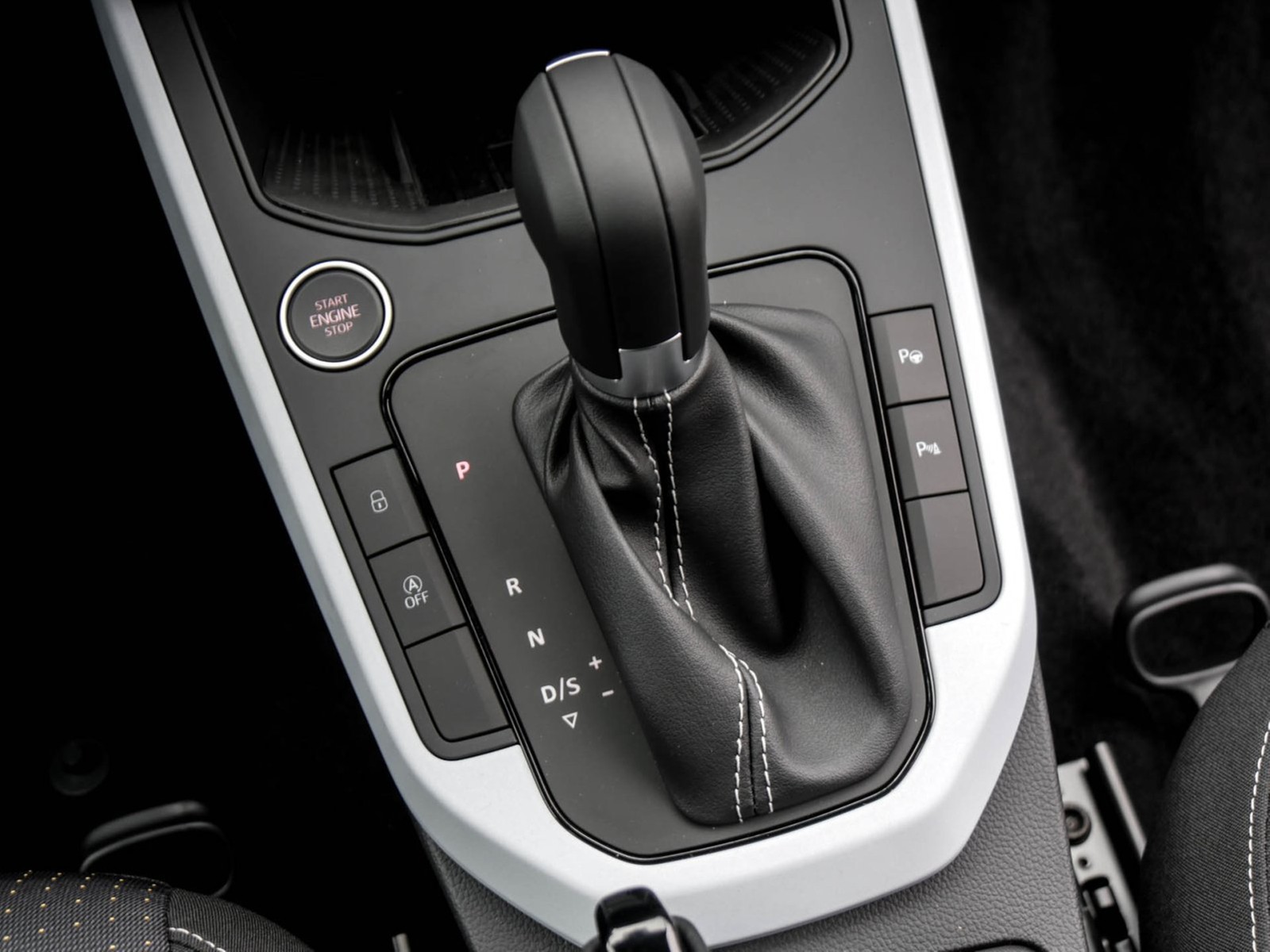 Seat Arona 1.0 ROAD EDITION DSG PDC RFK SHZ VOLL-LED