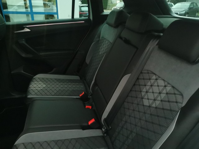 Volkswagen Tiguan 1.5 R-LINE KAMERA AHK ALU20 MATRIX NAVI