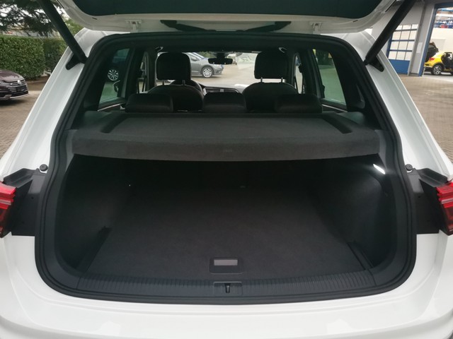 Volkswagen Tiguan 1.5 R-LINE KAMERA AHK ALU20 MATRIX NAVI