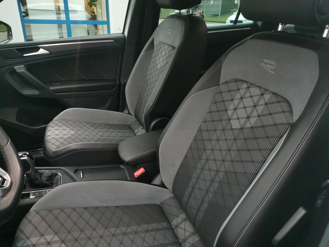 Volkswagen Tiguan 1.5 R-LINE KAMERA AHK ALU20 MATRIX NAVI