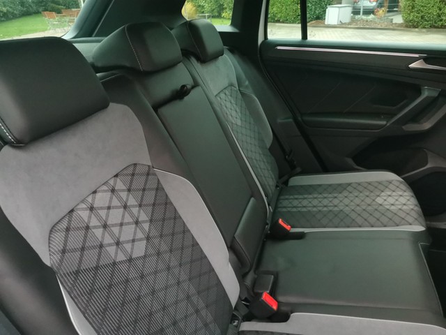 Volkswagen Tiguan 1.5 R-LINE KAMERA AHK ALU20 MATRIX NAVI