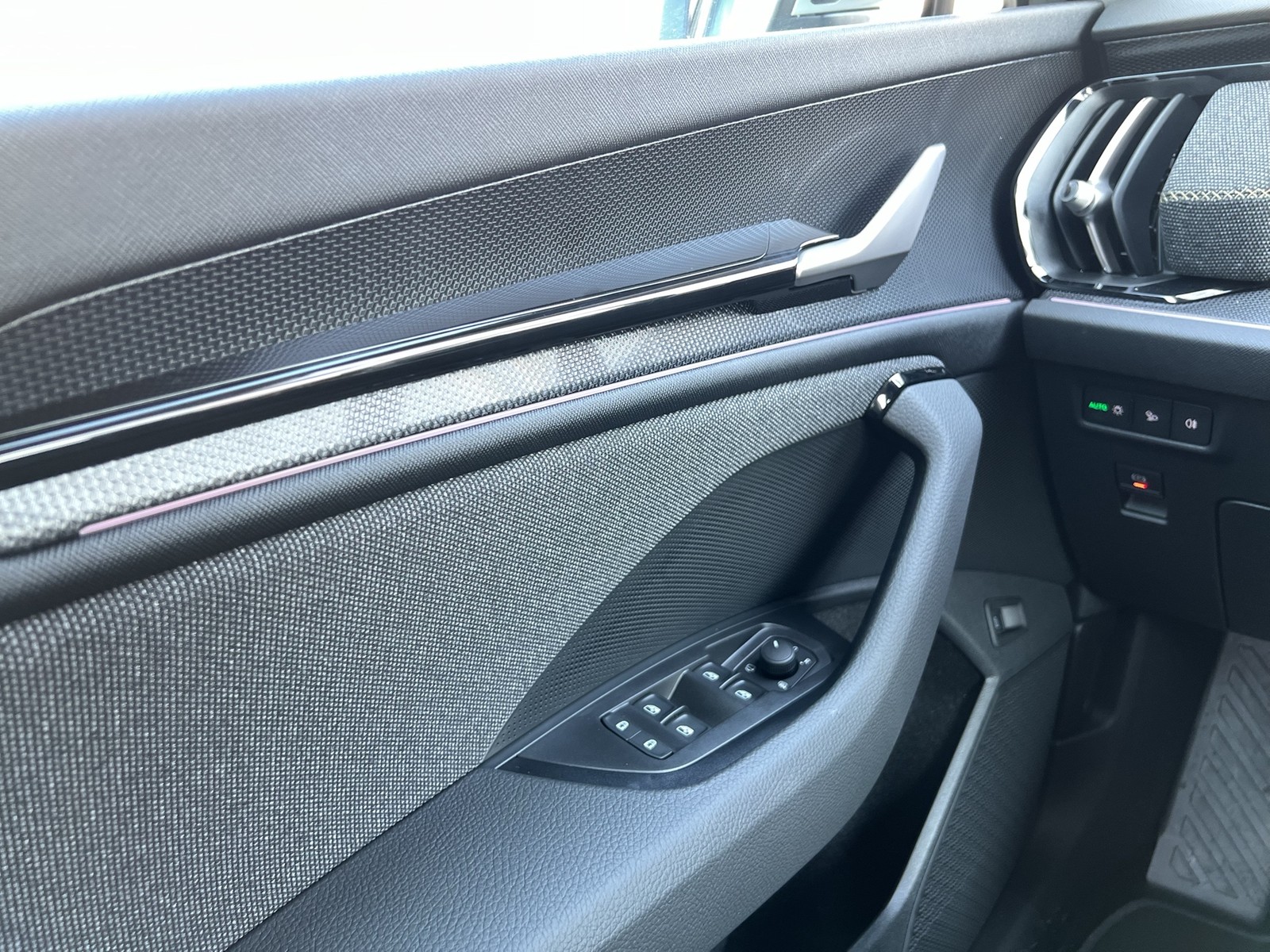 Skoda Kodiaq 2.0 SELECTION 4X4 7SITZE AHK CAM ACC LM19