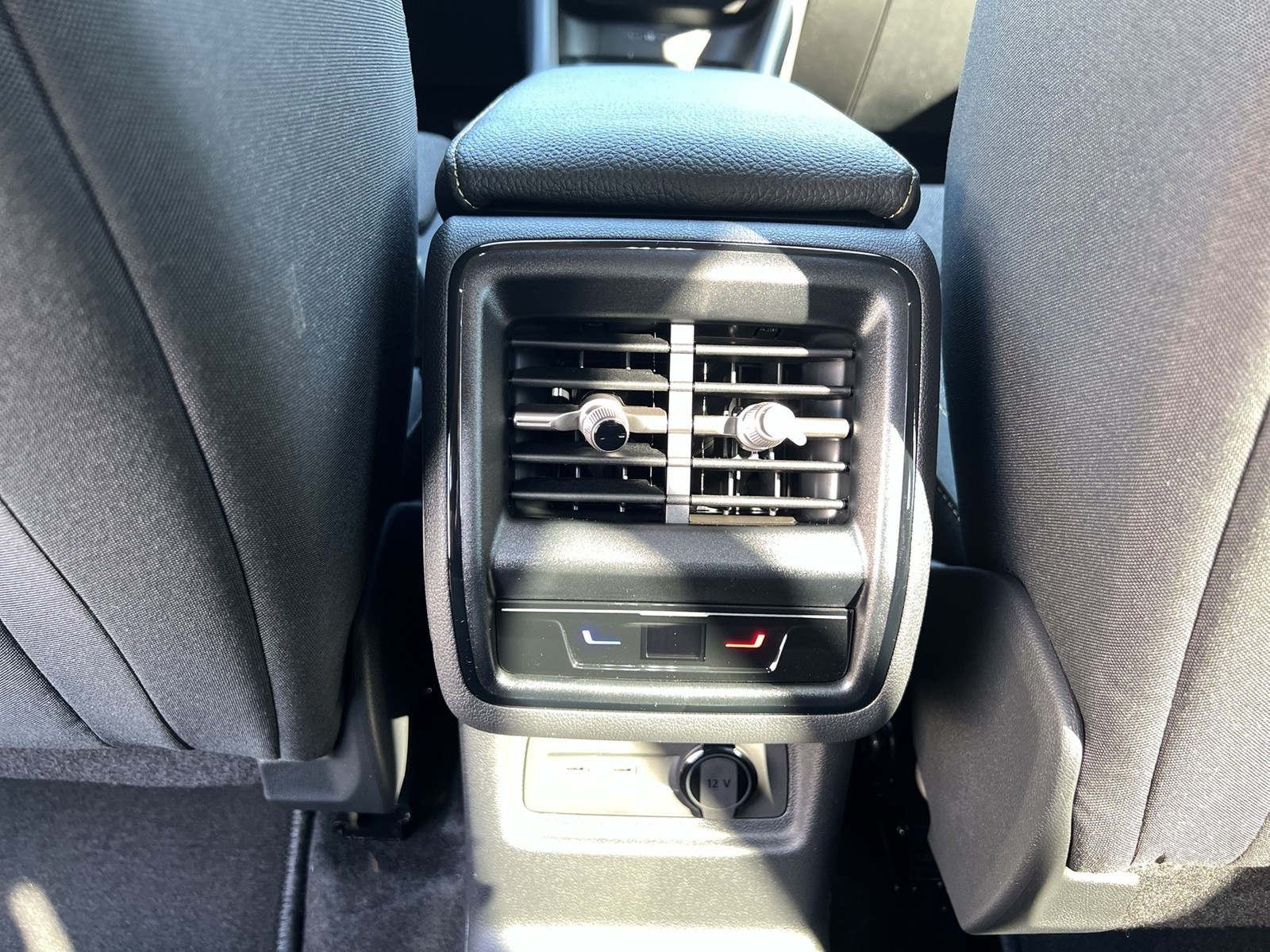 Skoda Kodiaq 2.0 SELECTION 4X4 7SITZE AHK CAM ACC LM19