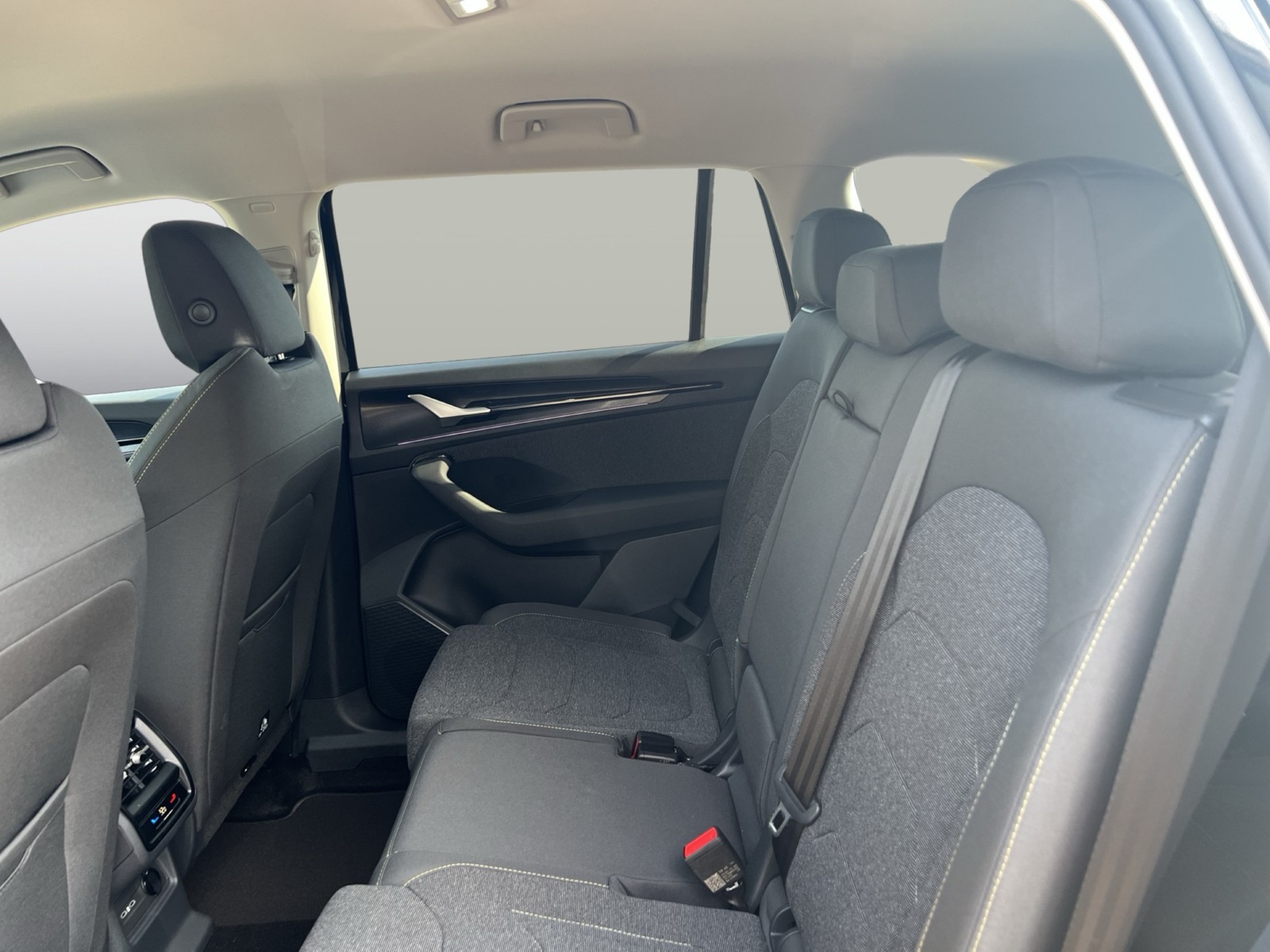 Skoda Kodiaq 2.0 SELECTION 4X4 7SITZE AHK CAM ACC LM19